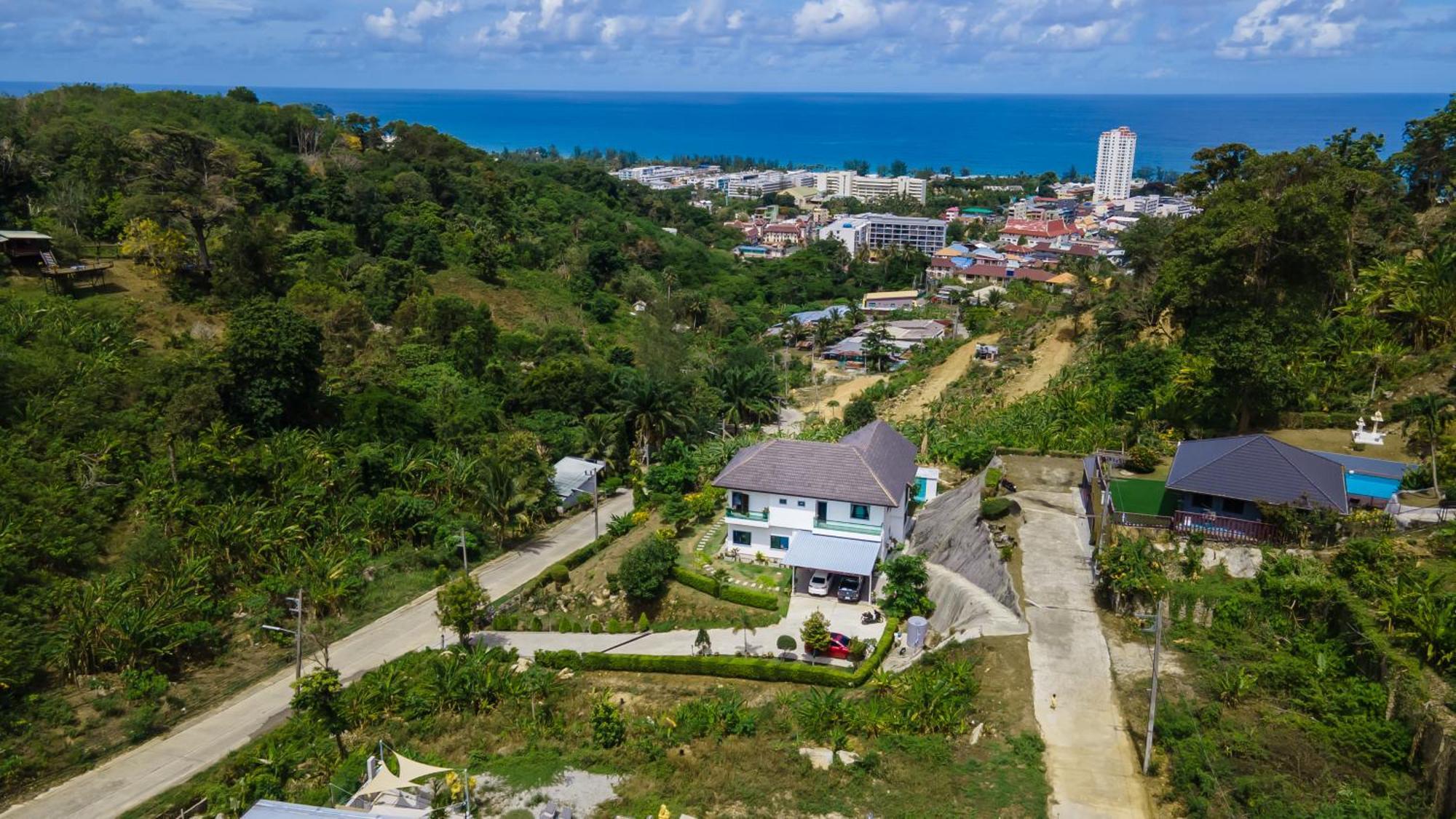 Villa Horizon: Coastal Charm