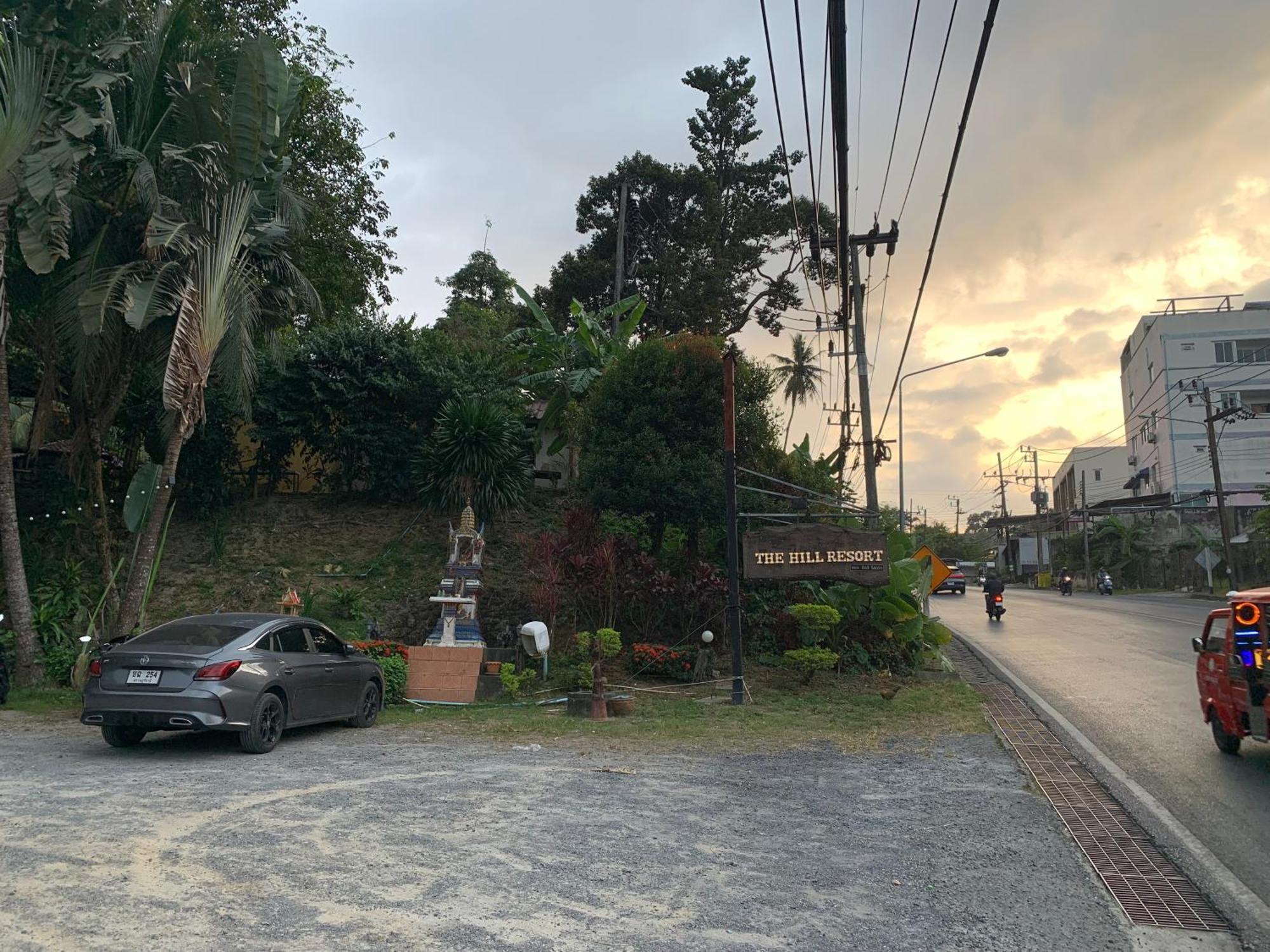 Homestay The Hill 芭东希尔酒店 *