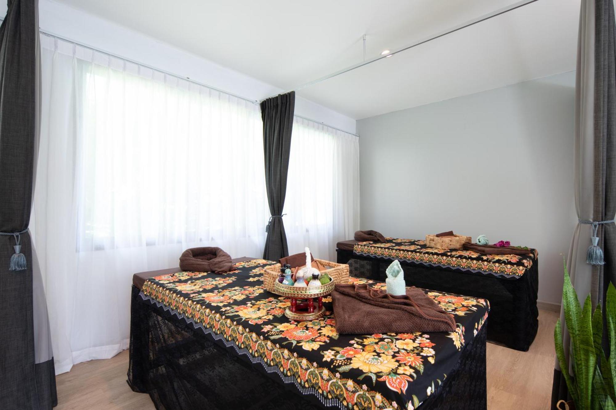 Craft & Villas, Town Hotel