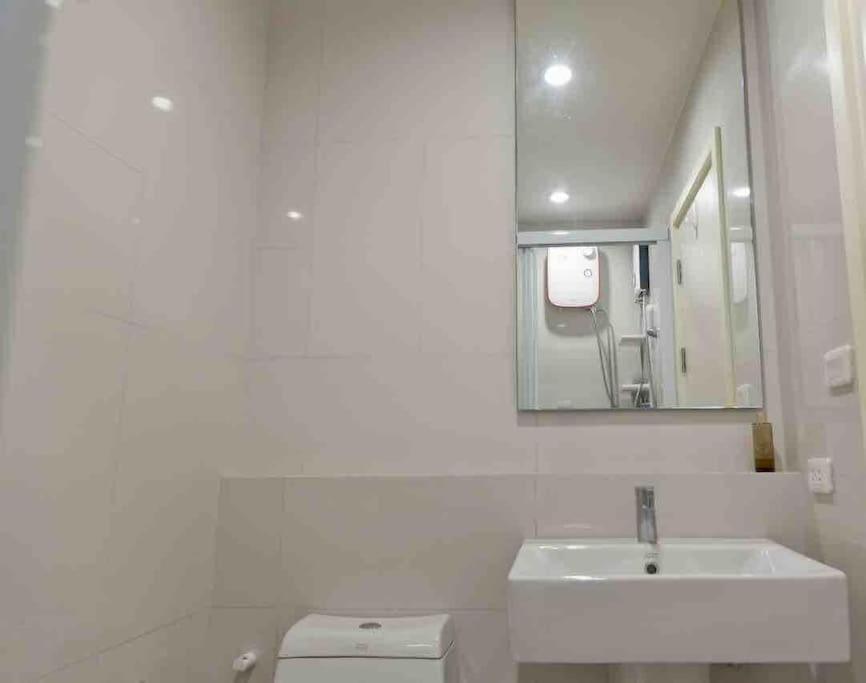 Luxury In Shopping Center Apartment Phuket