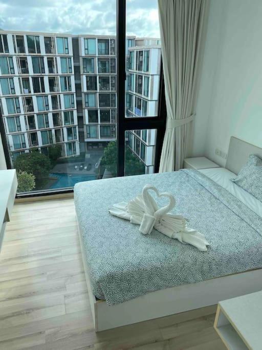 Luxury In Shopping Center Apartment