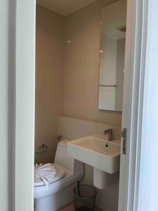 Luxury In Shopping Center Apartment *
