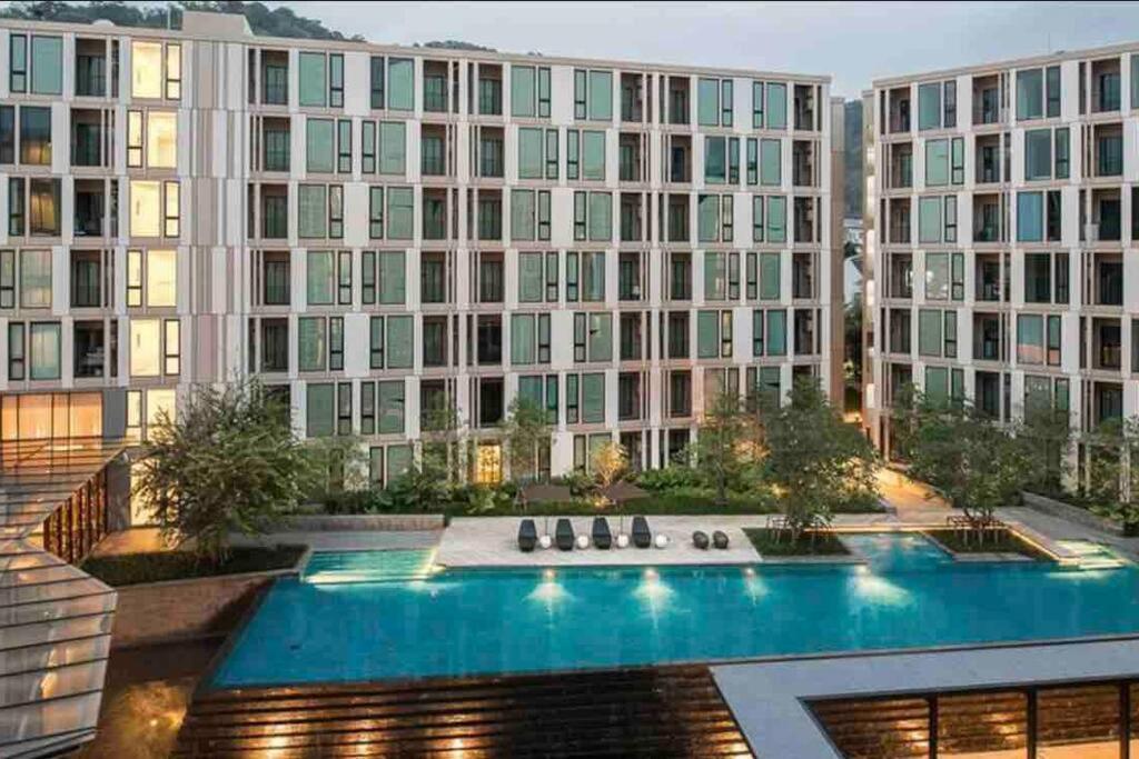 Luxury In Shopping Center Phuket