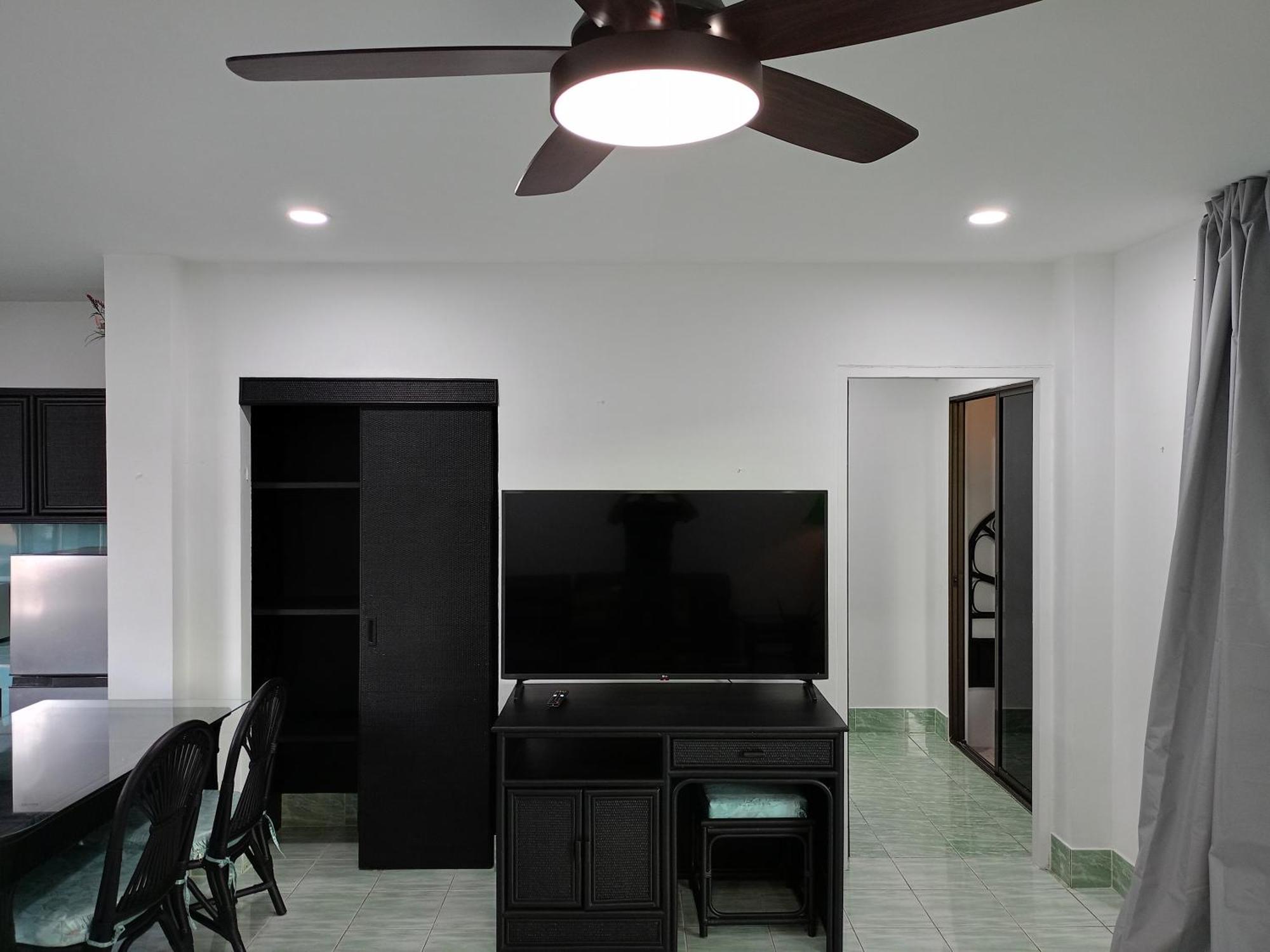 Sunbeach Mansion *