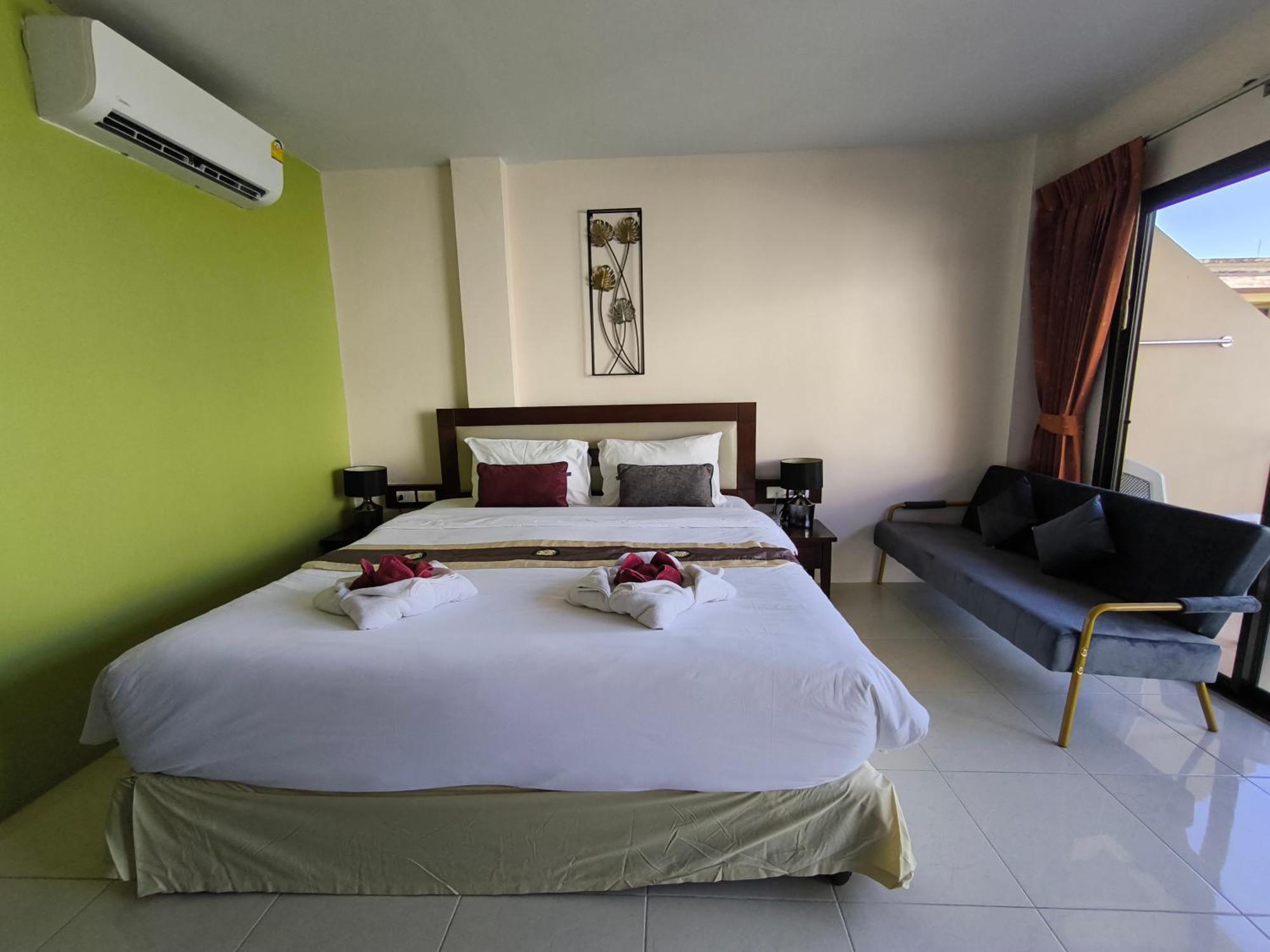 Seven Seas Patong