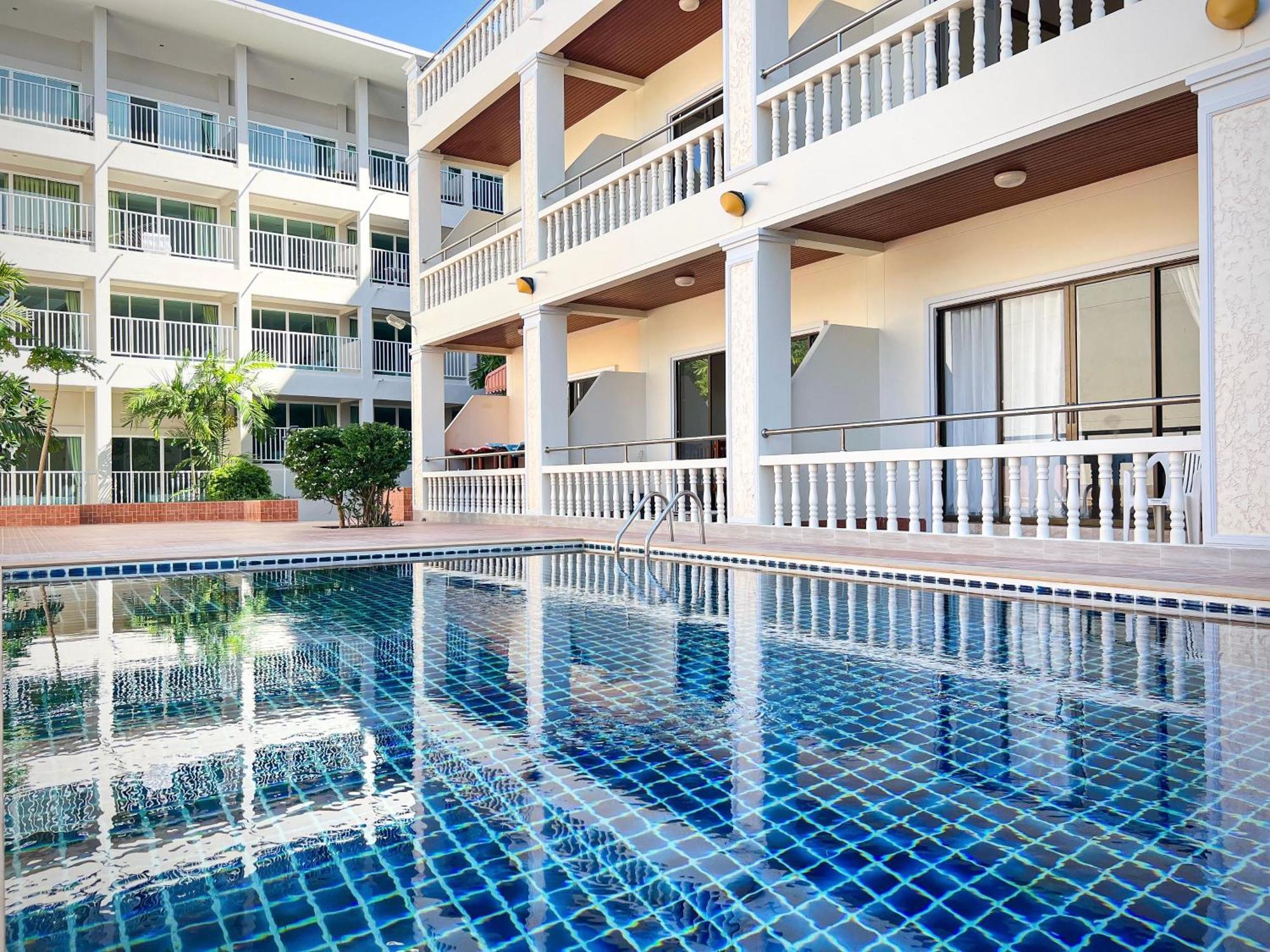 Tri's Miracle Side Aparthotel