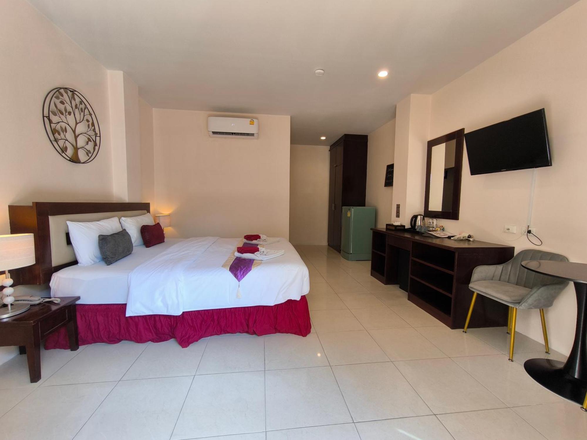 Seven Seas Patong