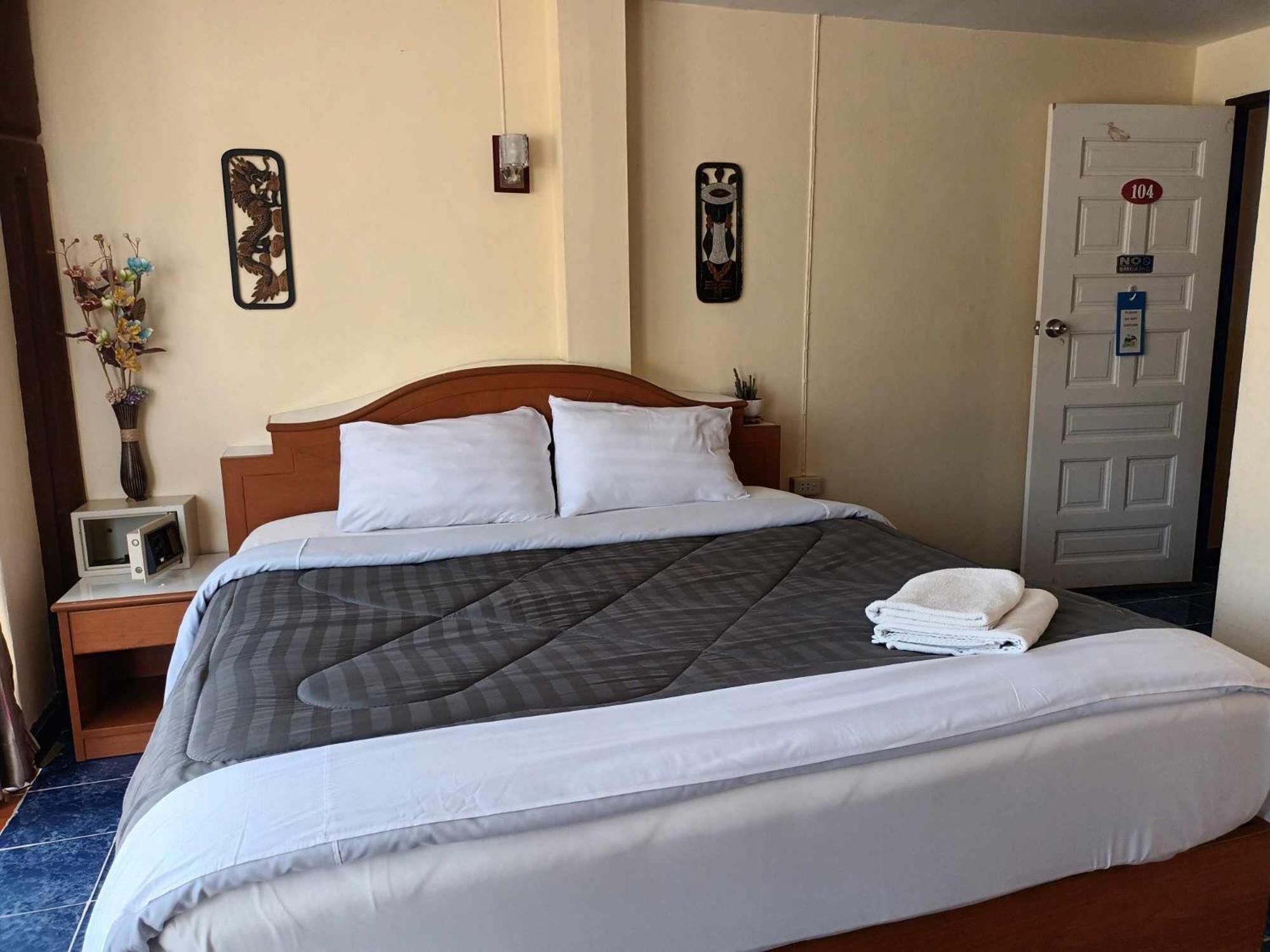 Rose 50m To Guest house Patong