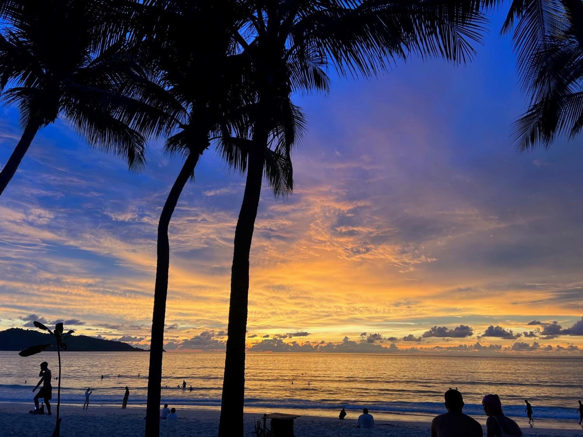 Apartment Beachside Luxury Condo: Smart Living With Ocean Proximity Patong