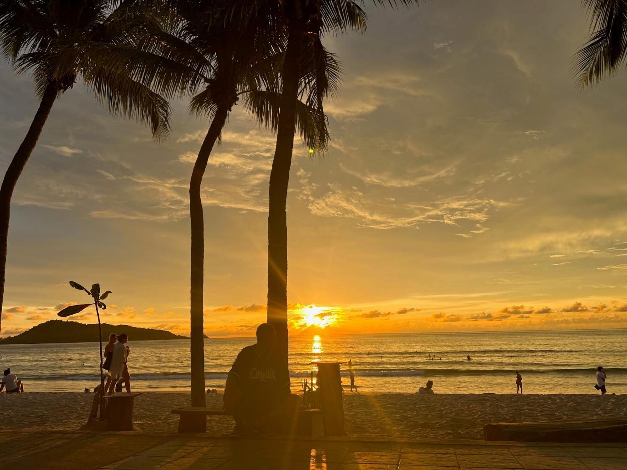 Apartment Beachside Luxury Condo: Smart Living With Ocean Proximity