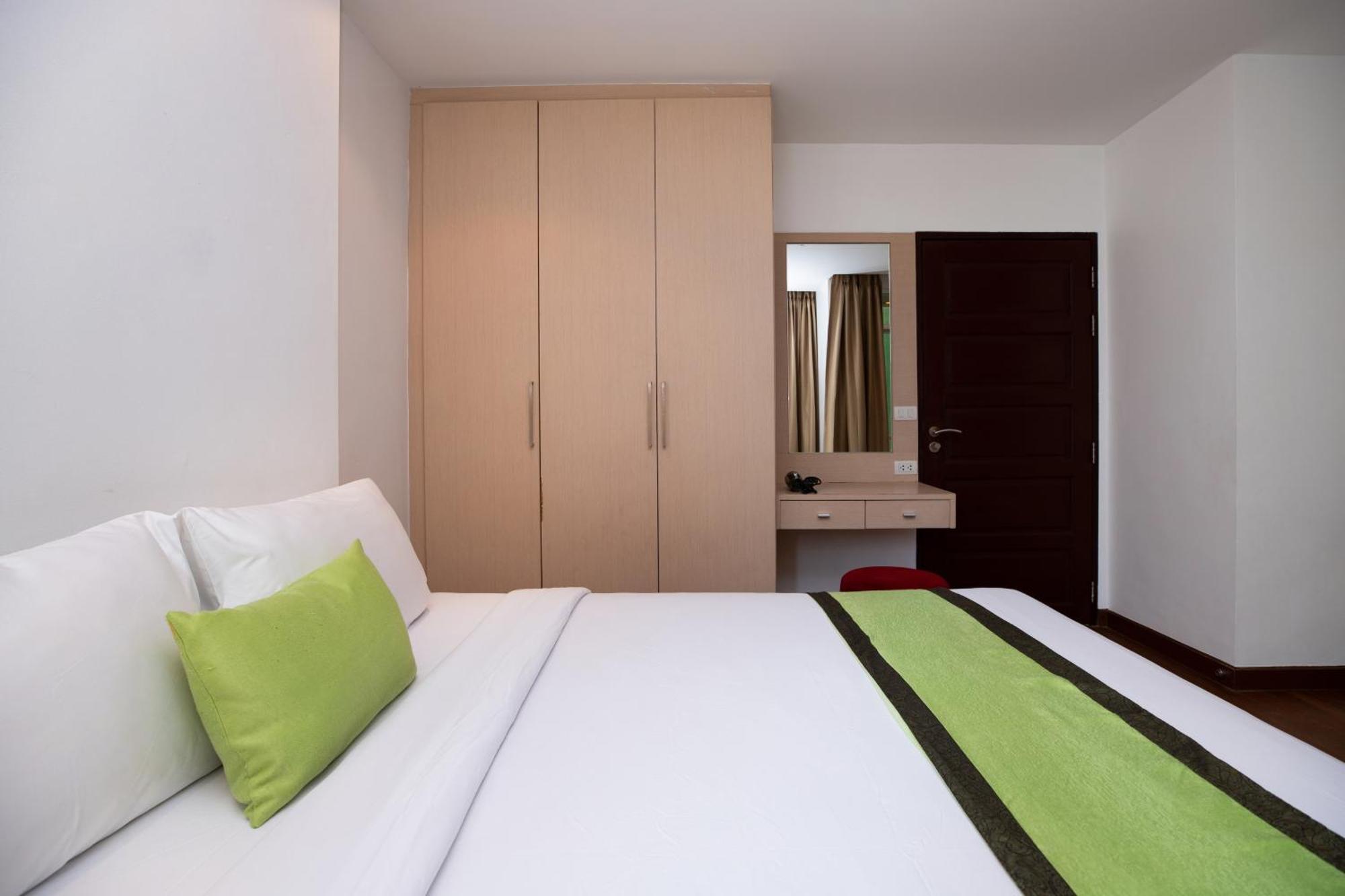 Aparthotel Icheck Residences 4*