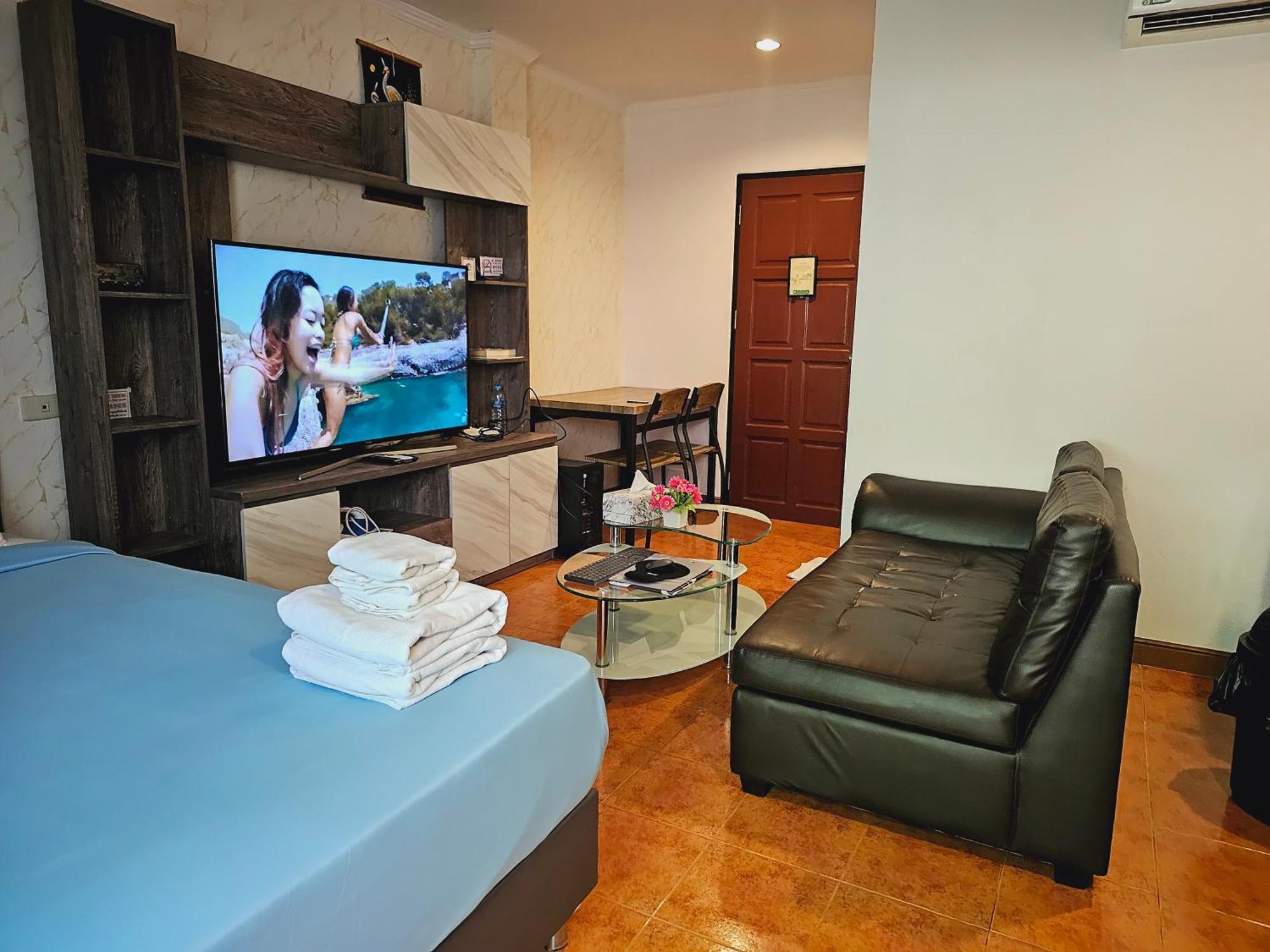 Hotel &