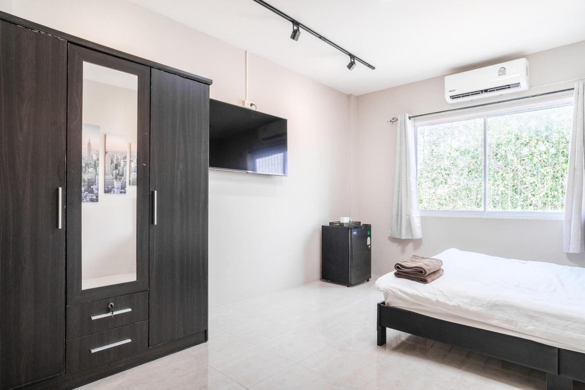 Breakers Guest house 2*