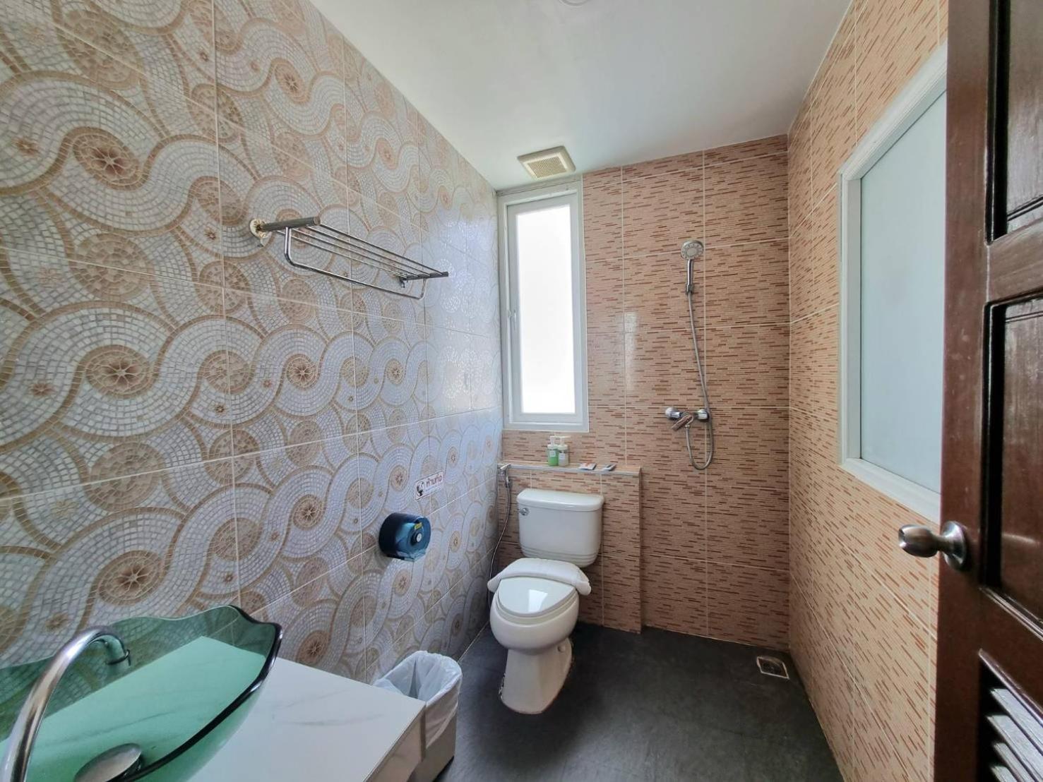 Hotel 77 & 3*