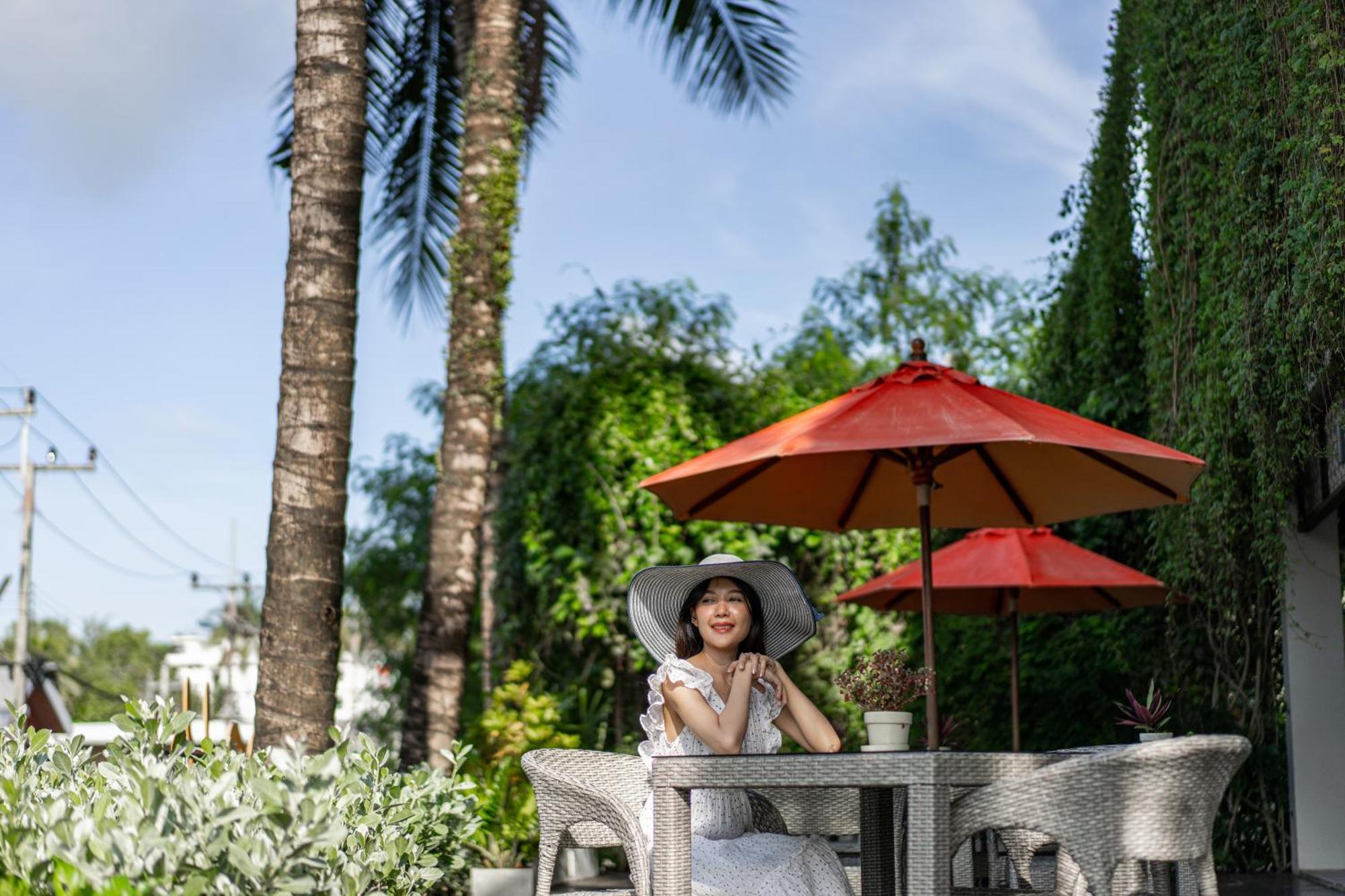 Proud Phuket, Naiyang 4*