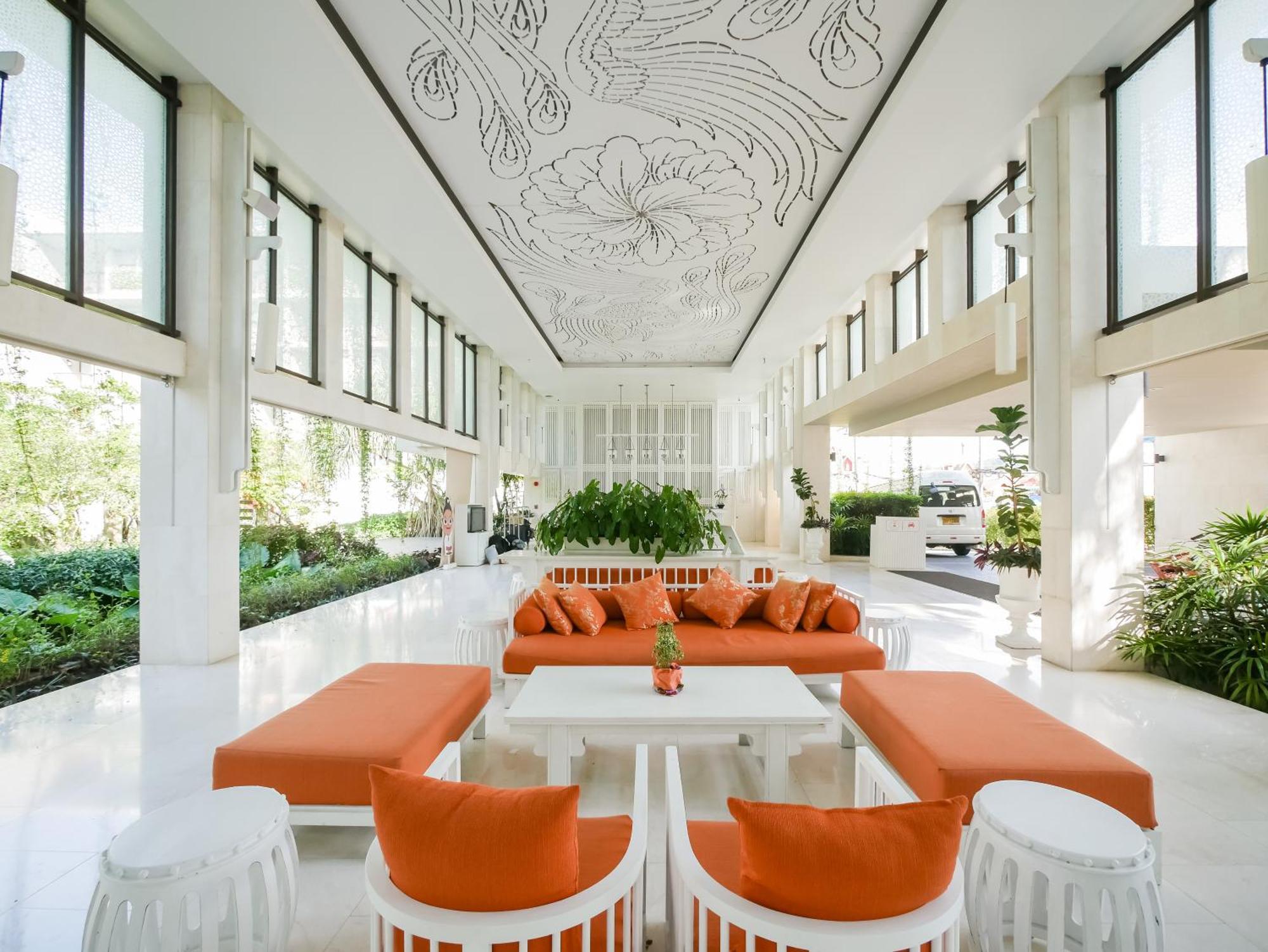Proud Phuket, Naiyang 4*