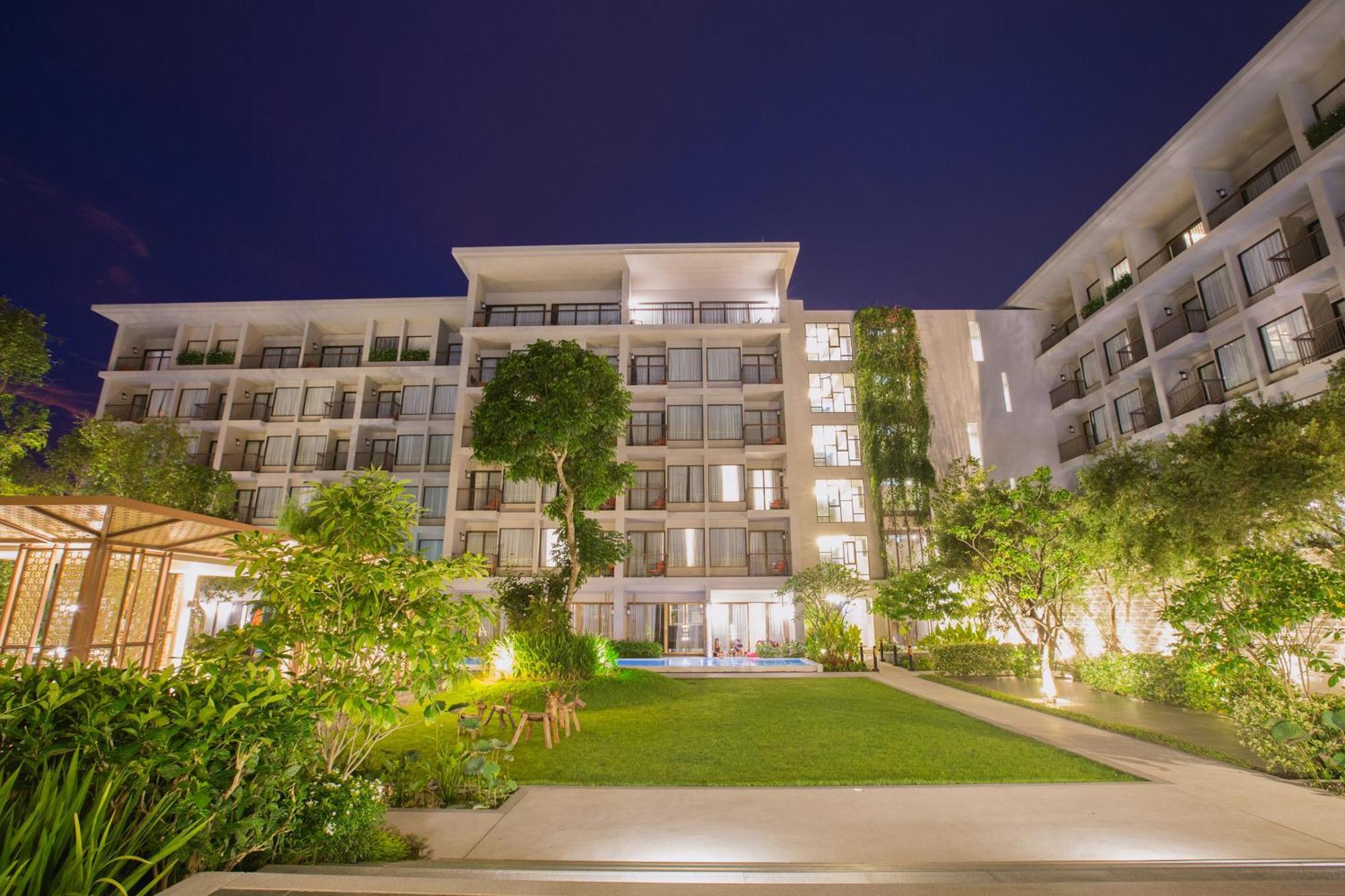 Proud Phuket, Naiyang Hotel