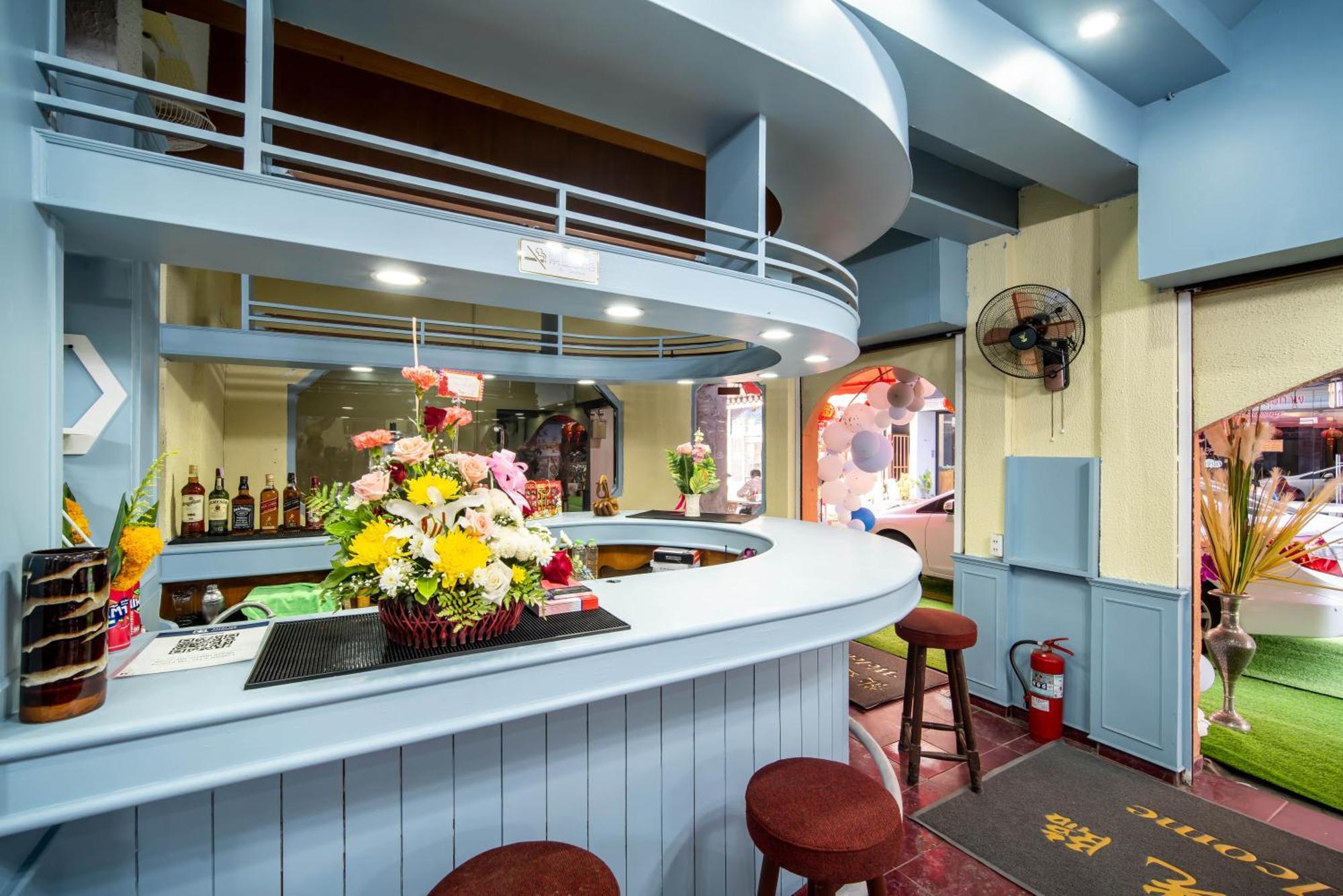 Aparthotel Zj House *