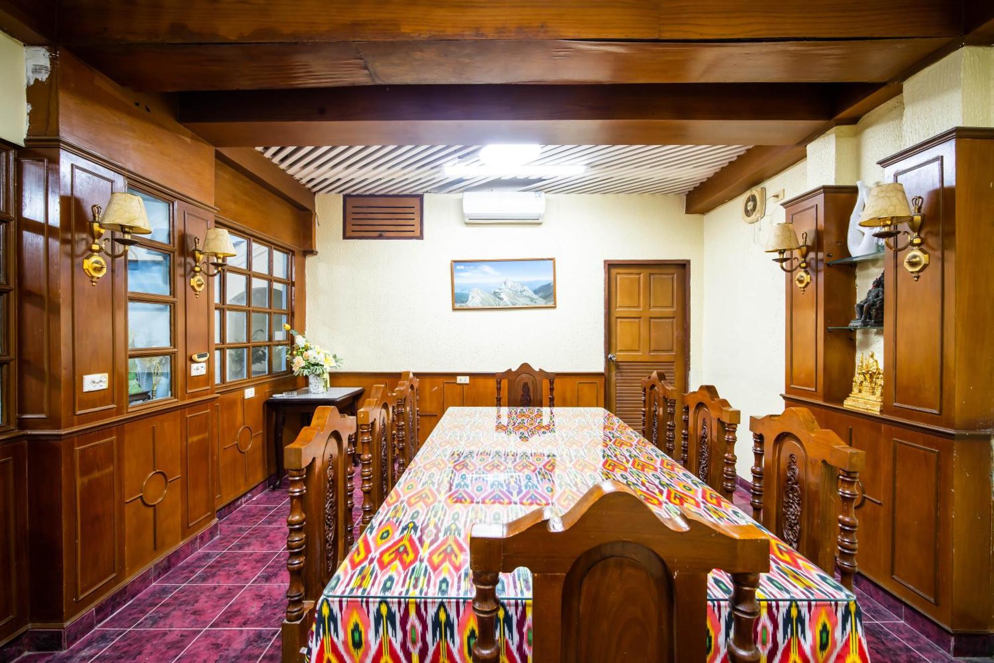 Aparthotel Zj House *