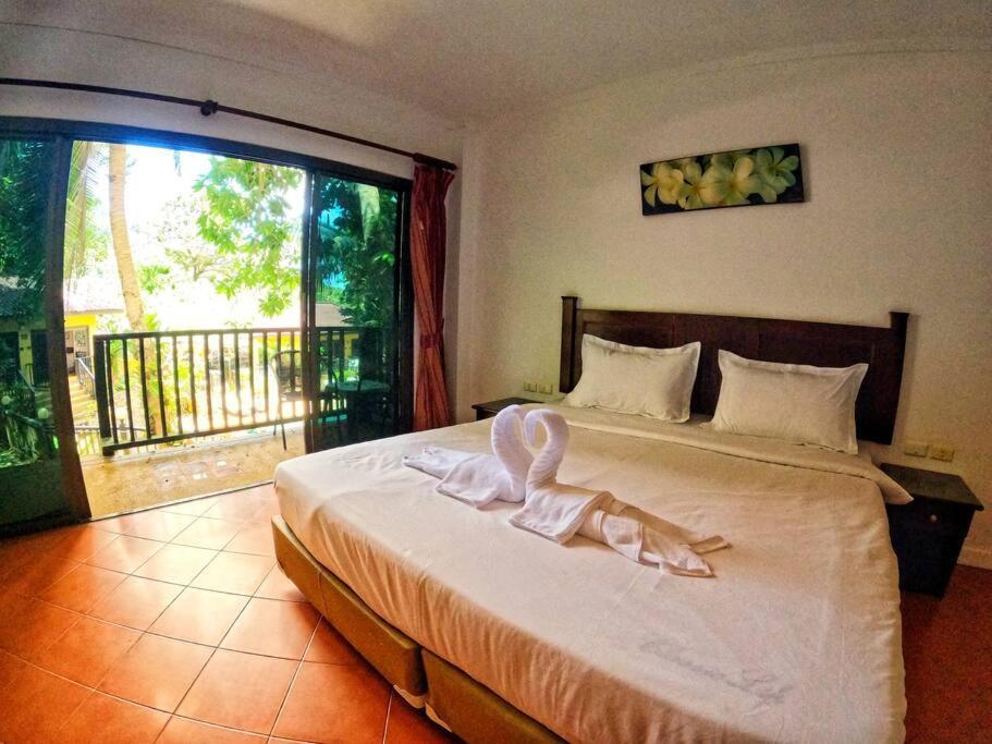 Homestay Beautiful Pool House *