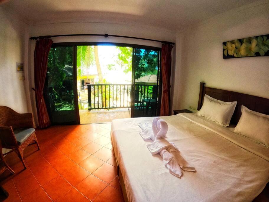 Beautiful Pool House Homestay *