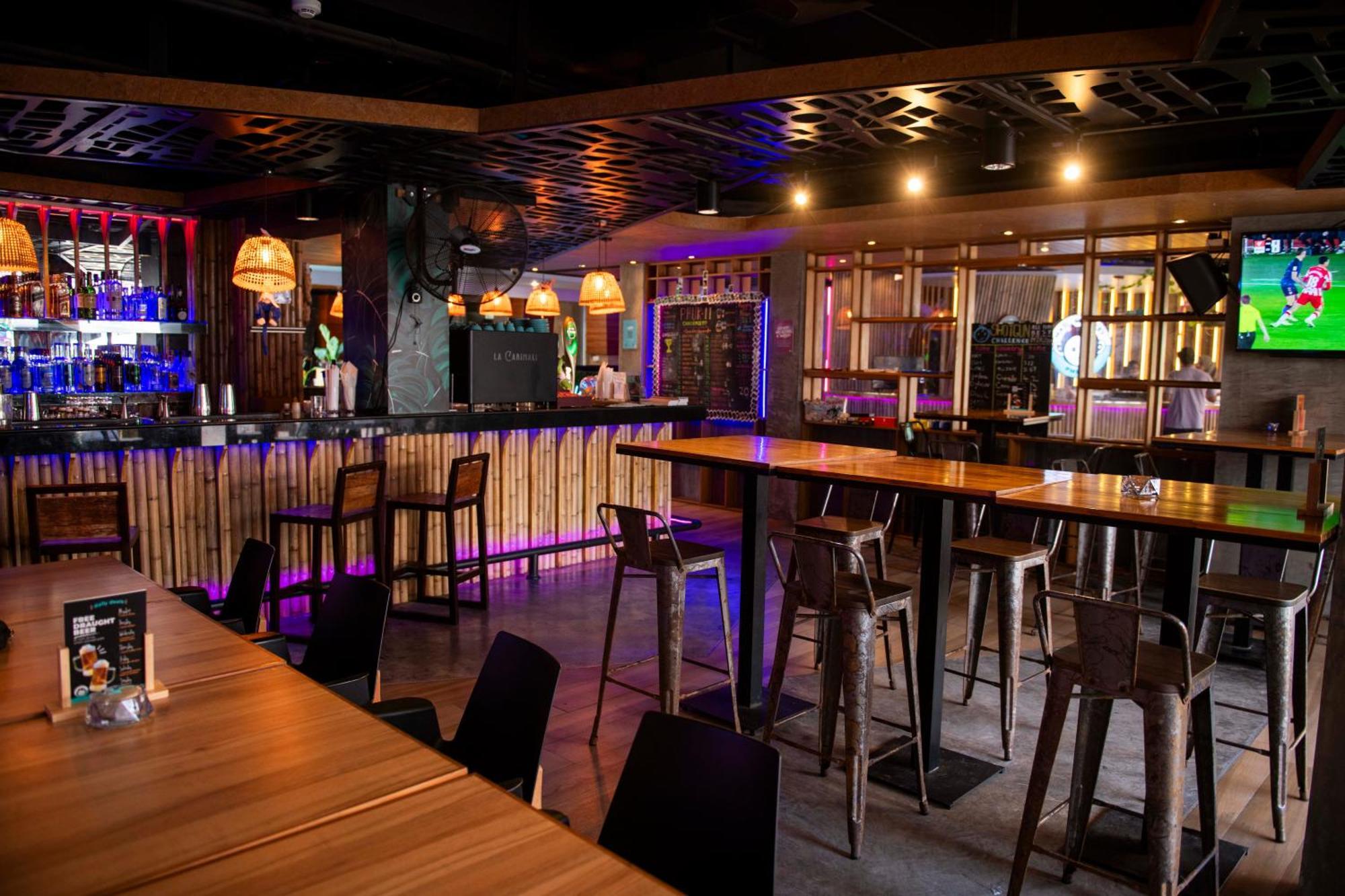 Mad Monkey Phuket *