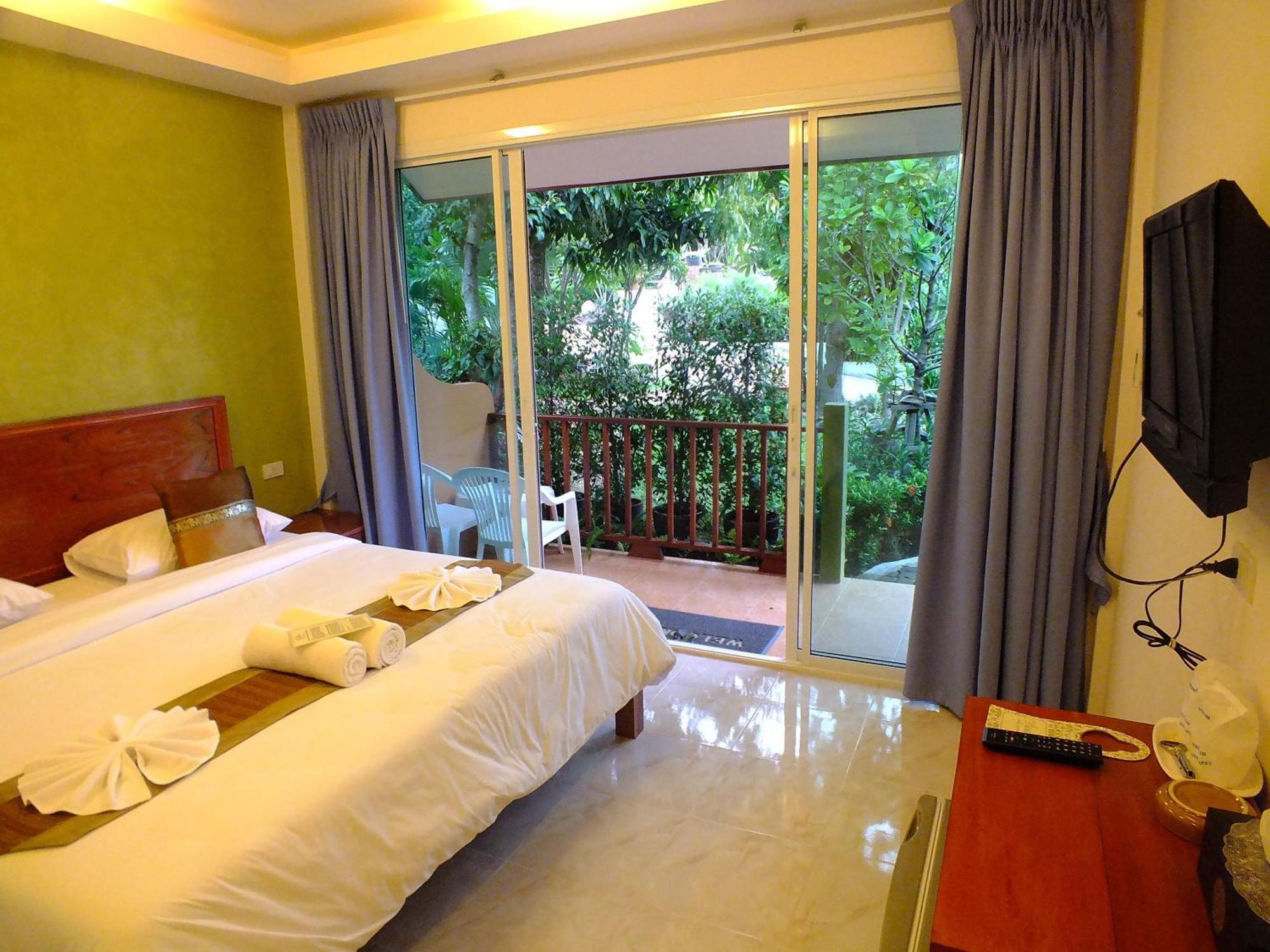Baan Vanida Garden Karon