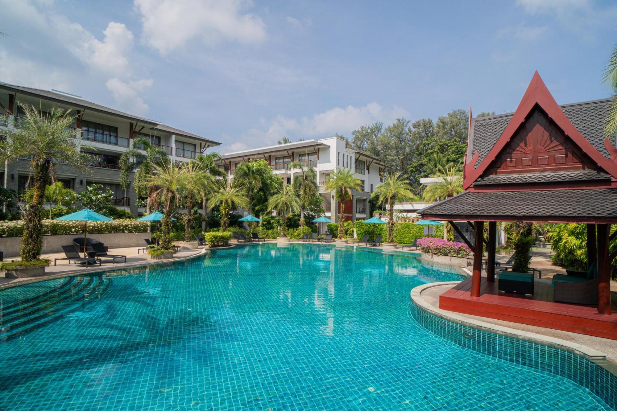 Modern Beachfront Naithon Apartment *