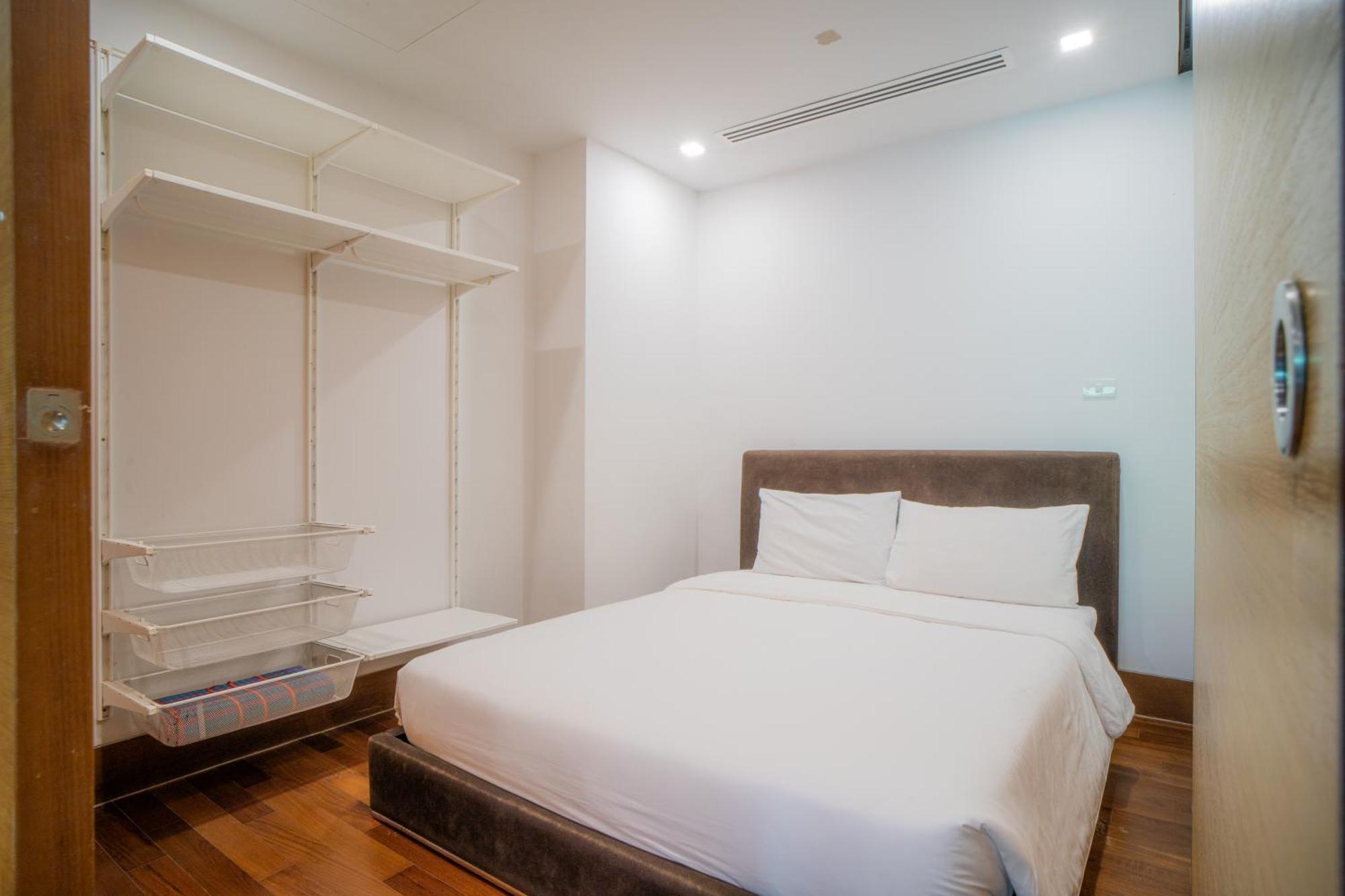 Modern Beachfront Naithon Apartment
