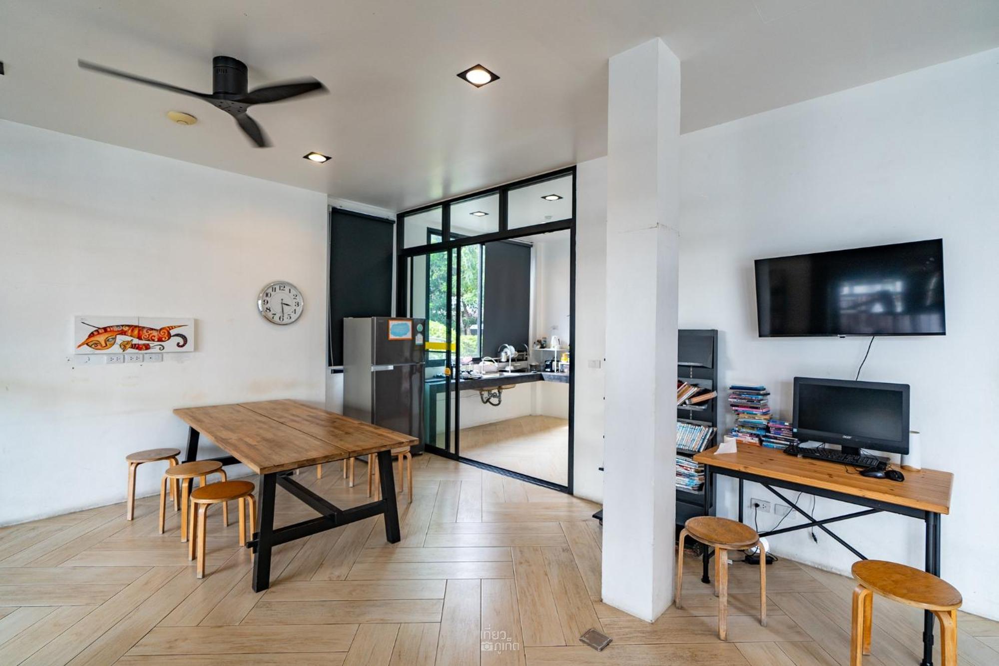 Book A Bed Poshtel - Sha