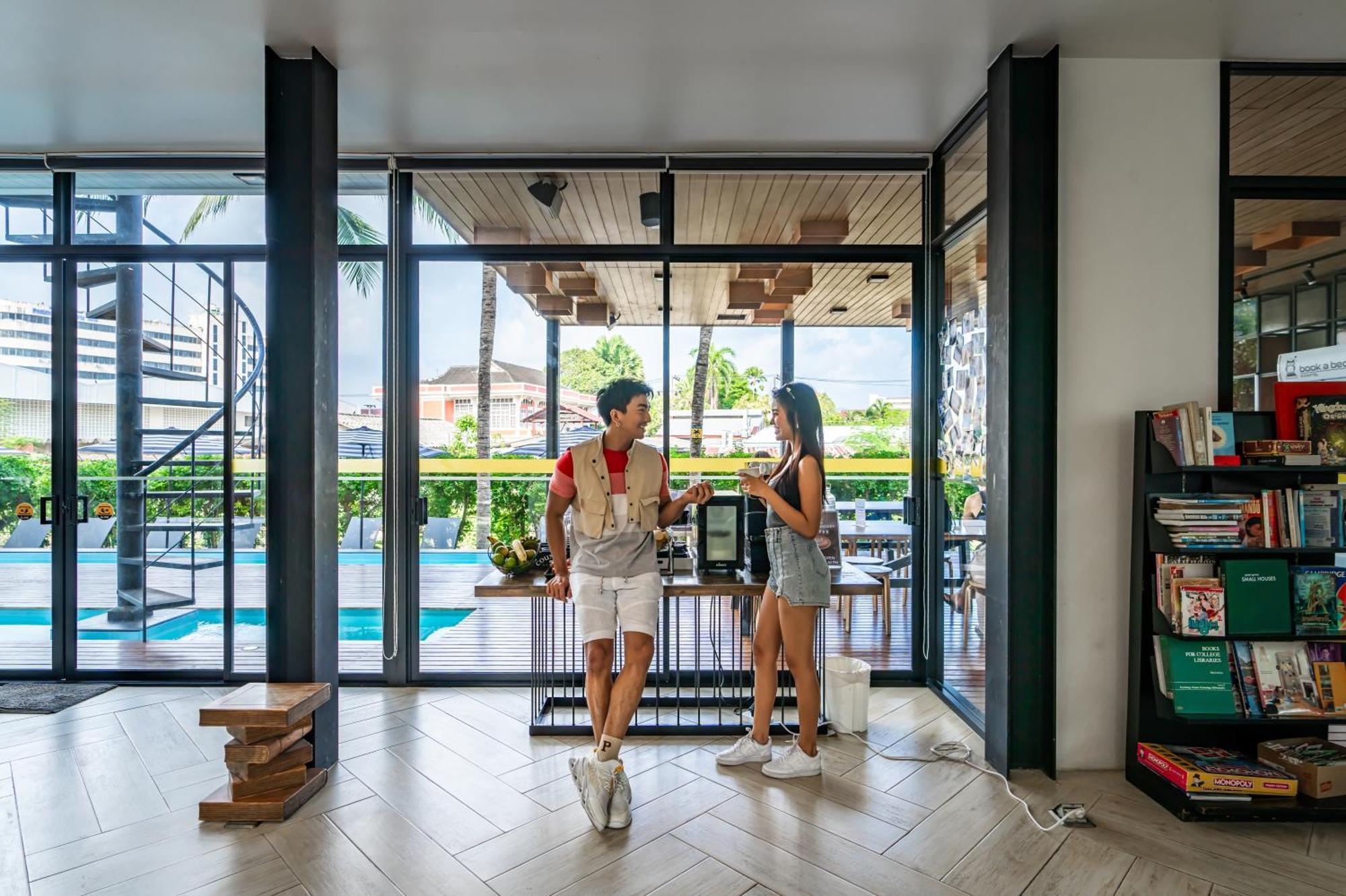 Book A Bed Poshtel - Sha