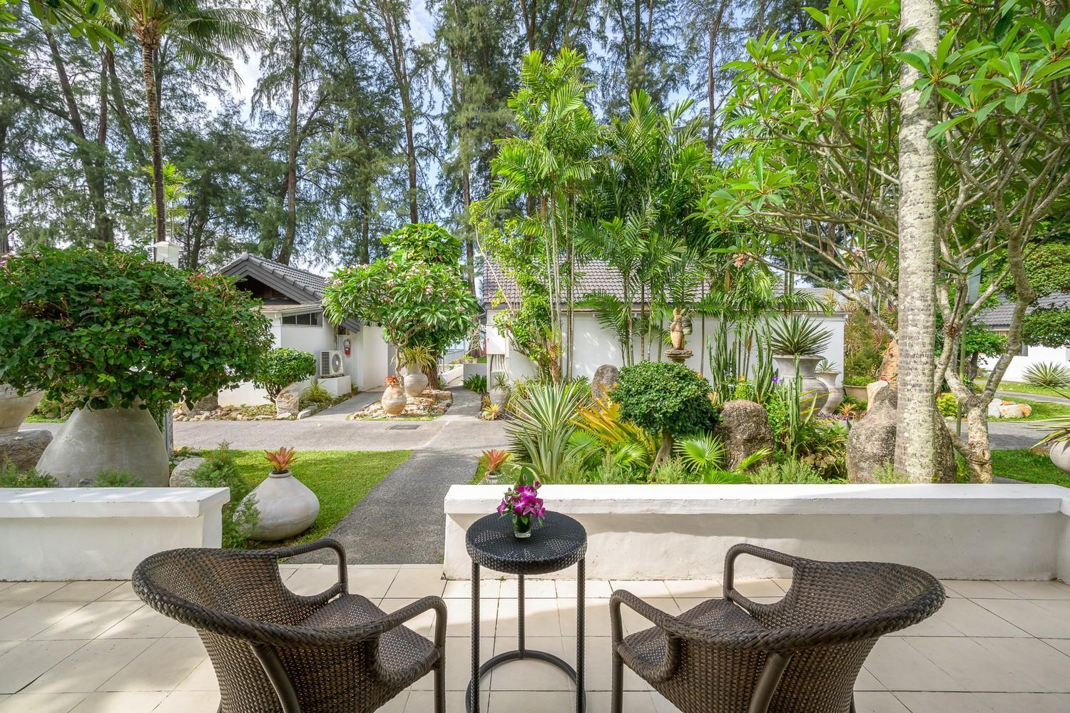 Resort Thavorn Beach Village & Spa Phuket