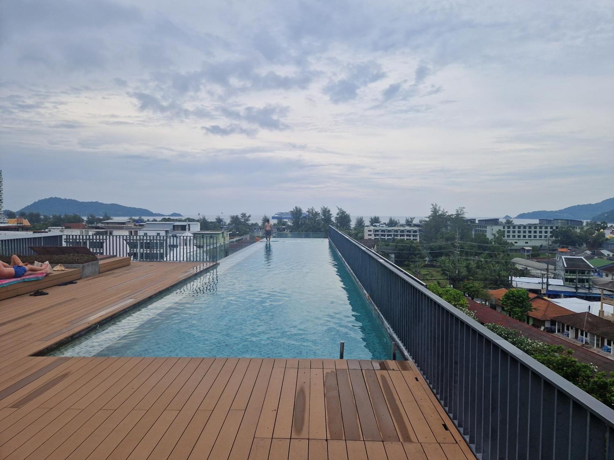 The Deck 5fl Pool View