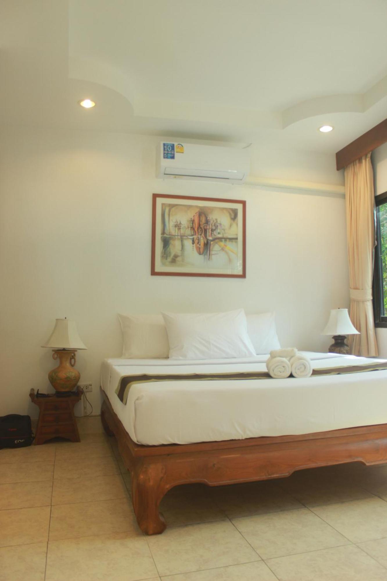 Naithon Beach Hotel 3*