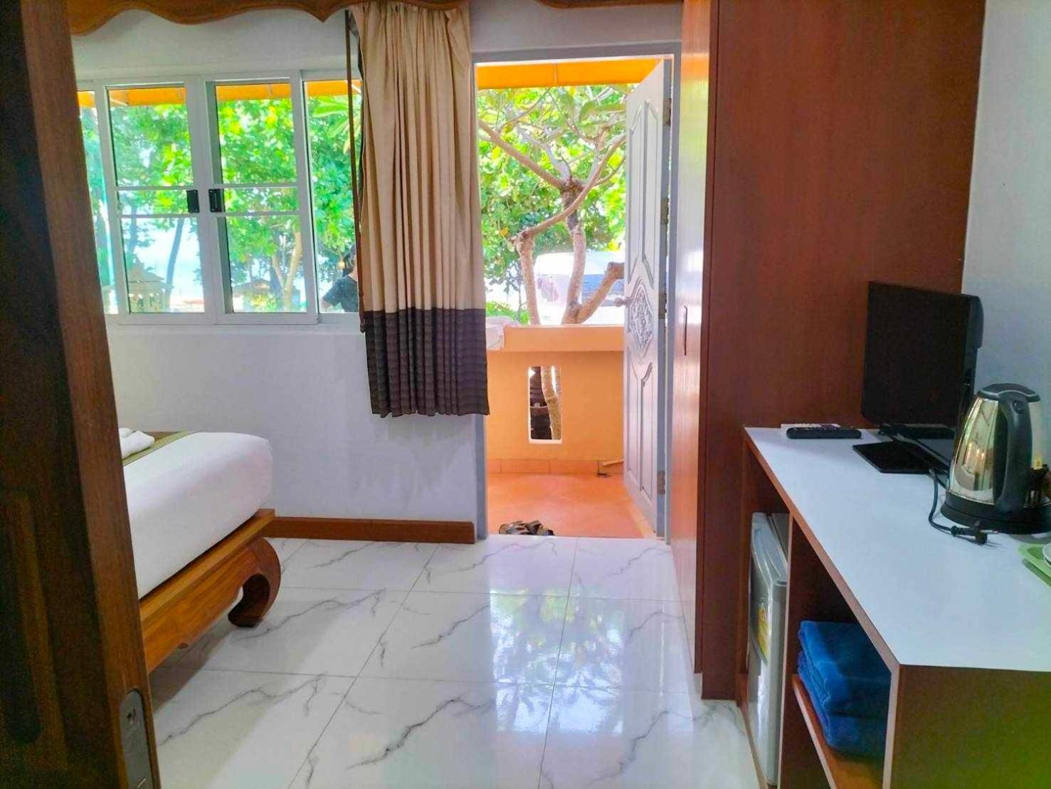 Hotel Naithon Beach