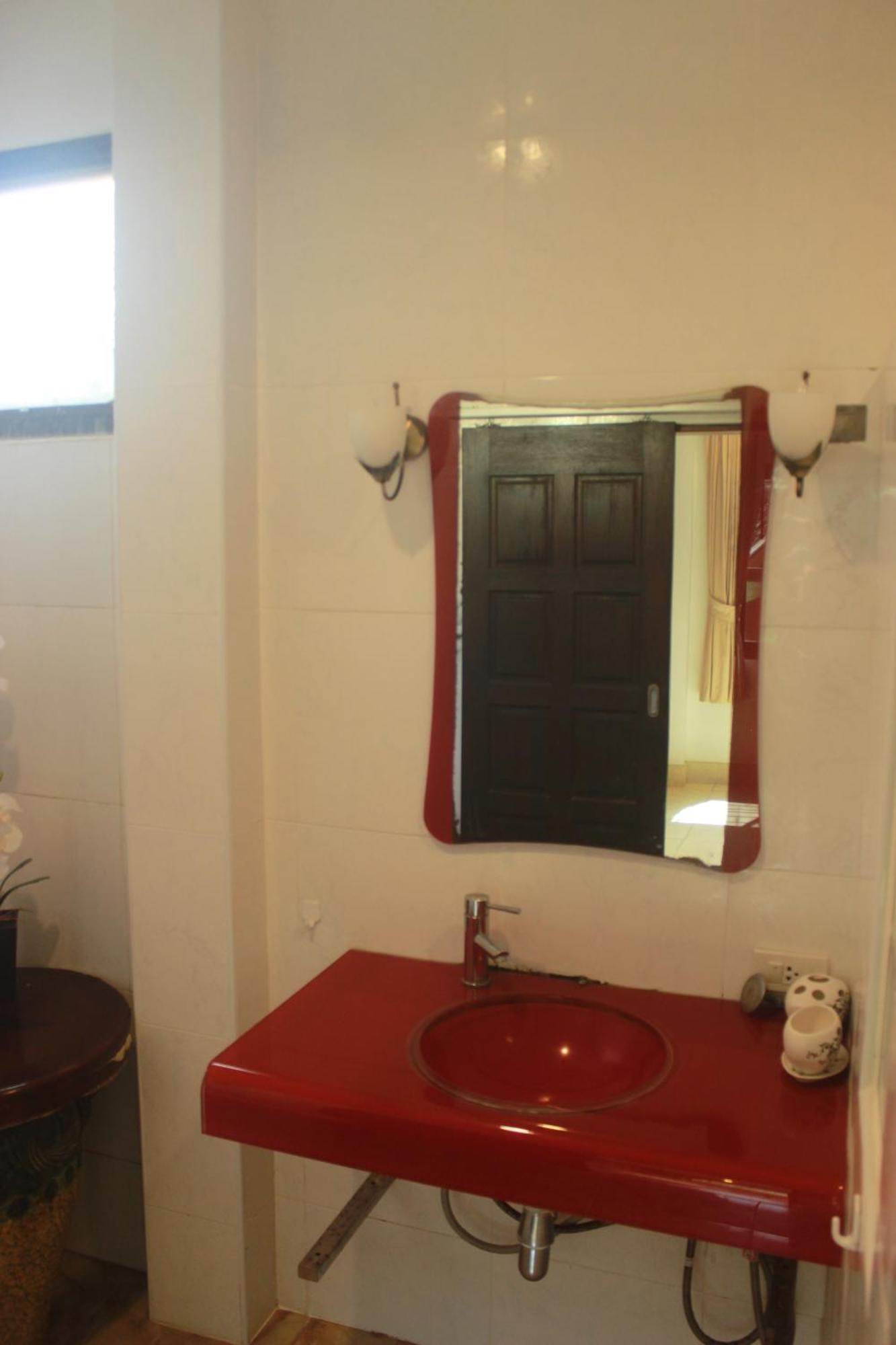Naithon Beach Hotel Phuket