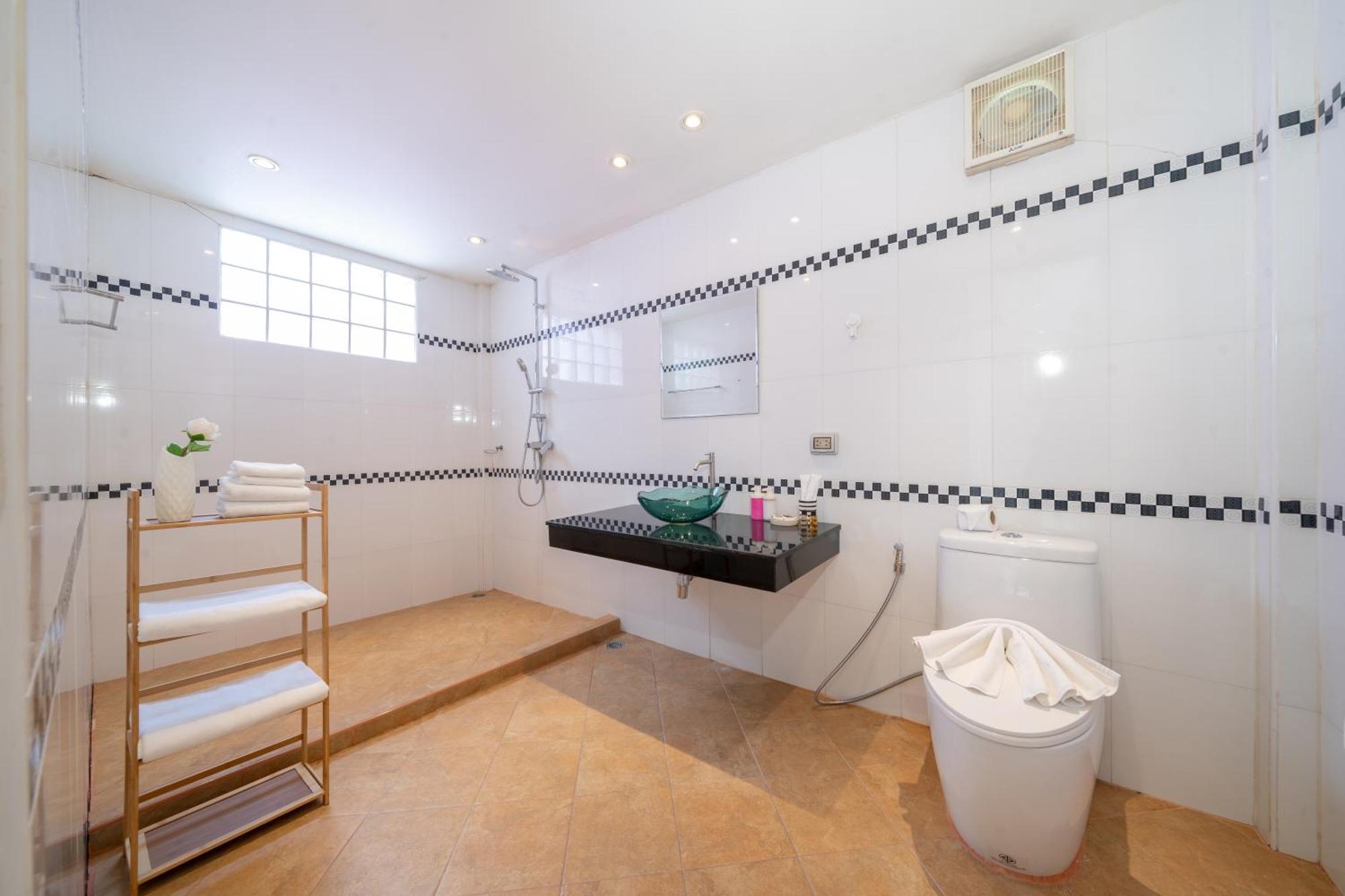 Vila Bangtao With A Long Pool 12 Meters *