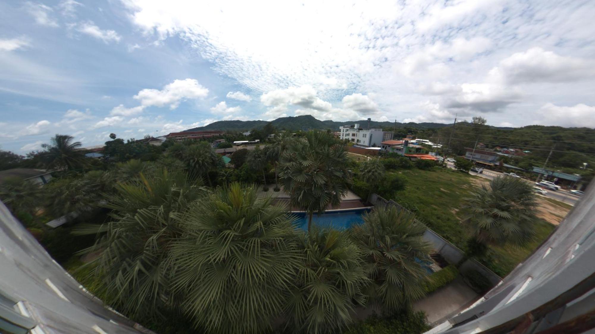 Chollada Pantai Kamala