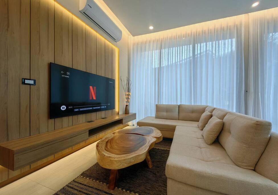 Luxury Bangtao Pool - Prymaverde