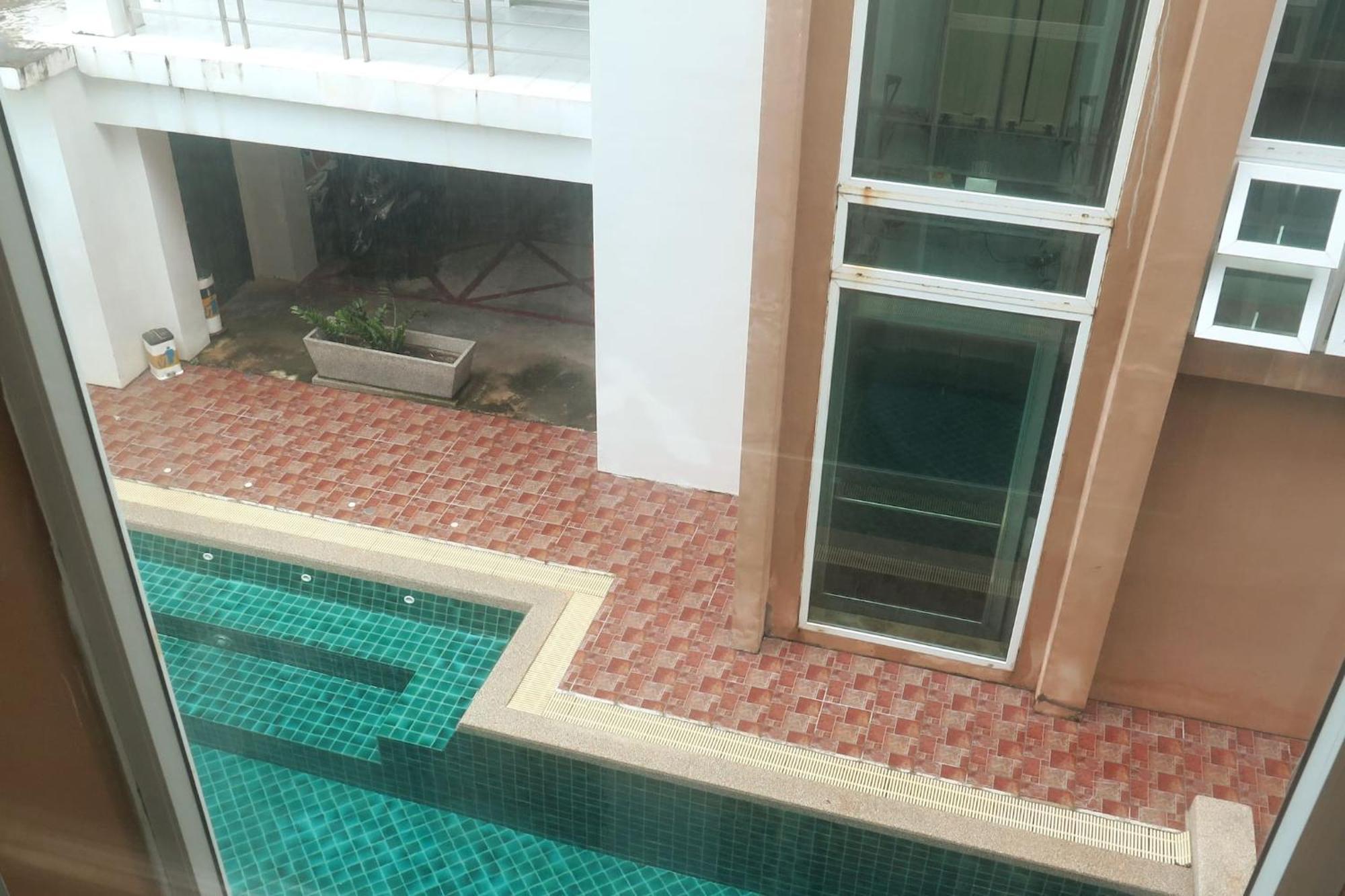 Large 1 Bedroom1 Bathroom 1 Km Walking To Apartment *