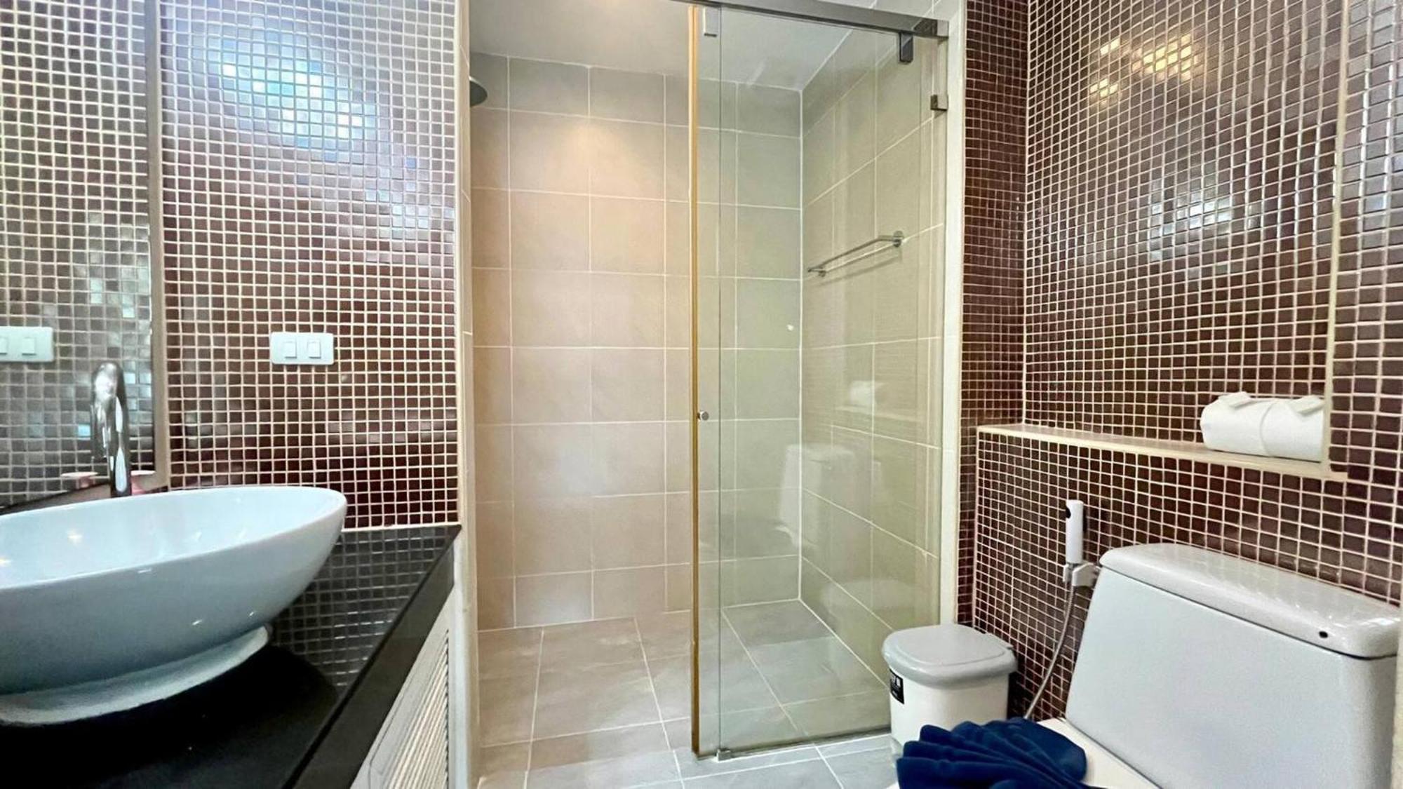 Large 1 Bedroom1 Bathroom 1 Km Walking To Apartment Patong