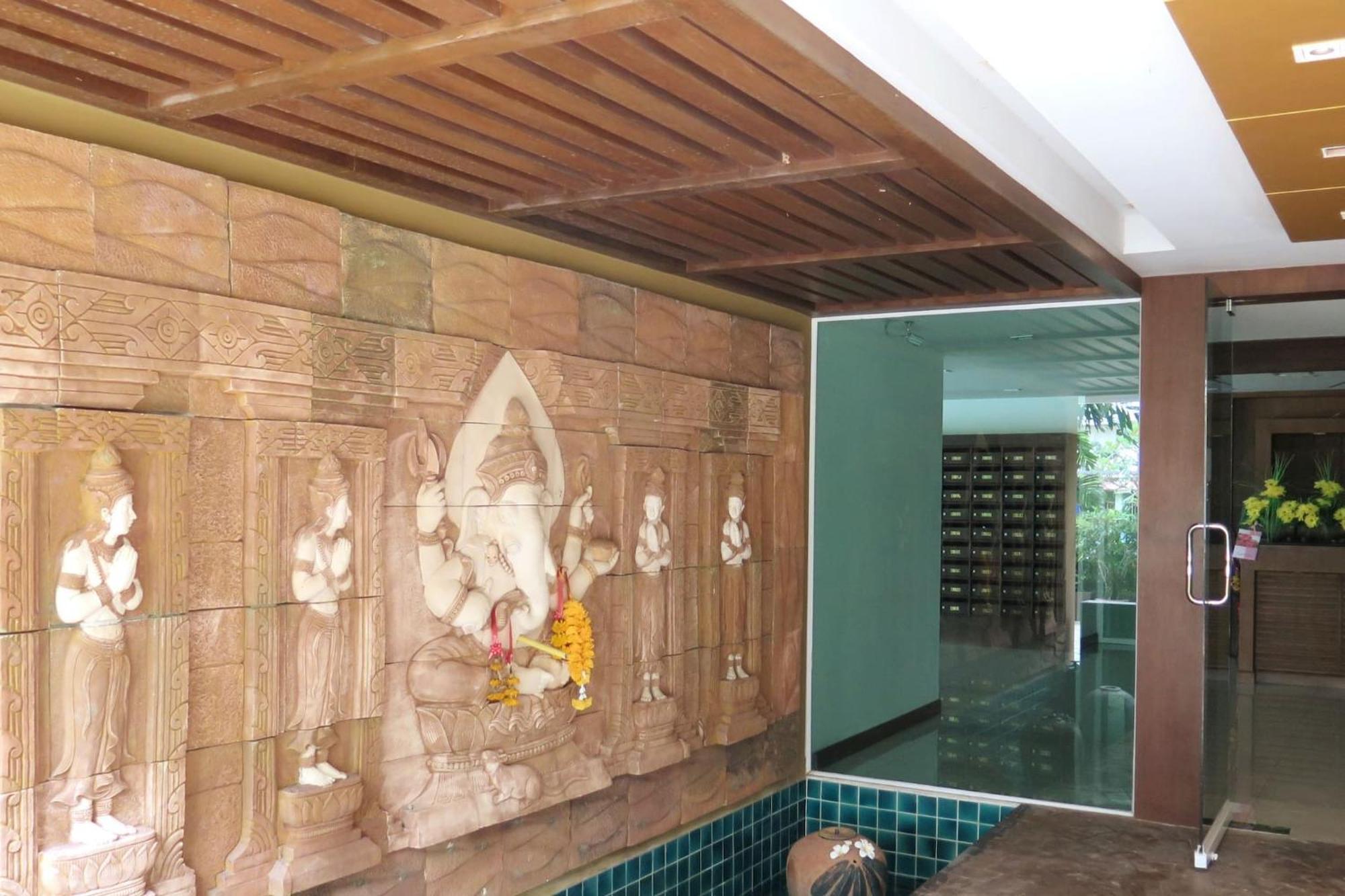 Large 1 Bedroom1 Bathroom 1 Km Walking To Apartment *