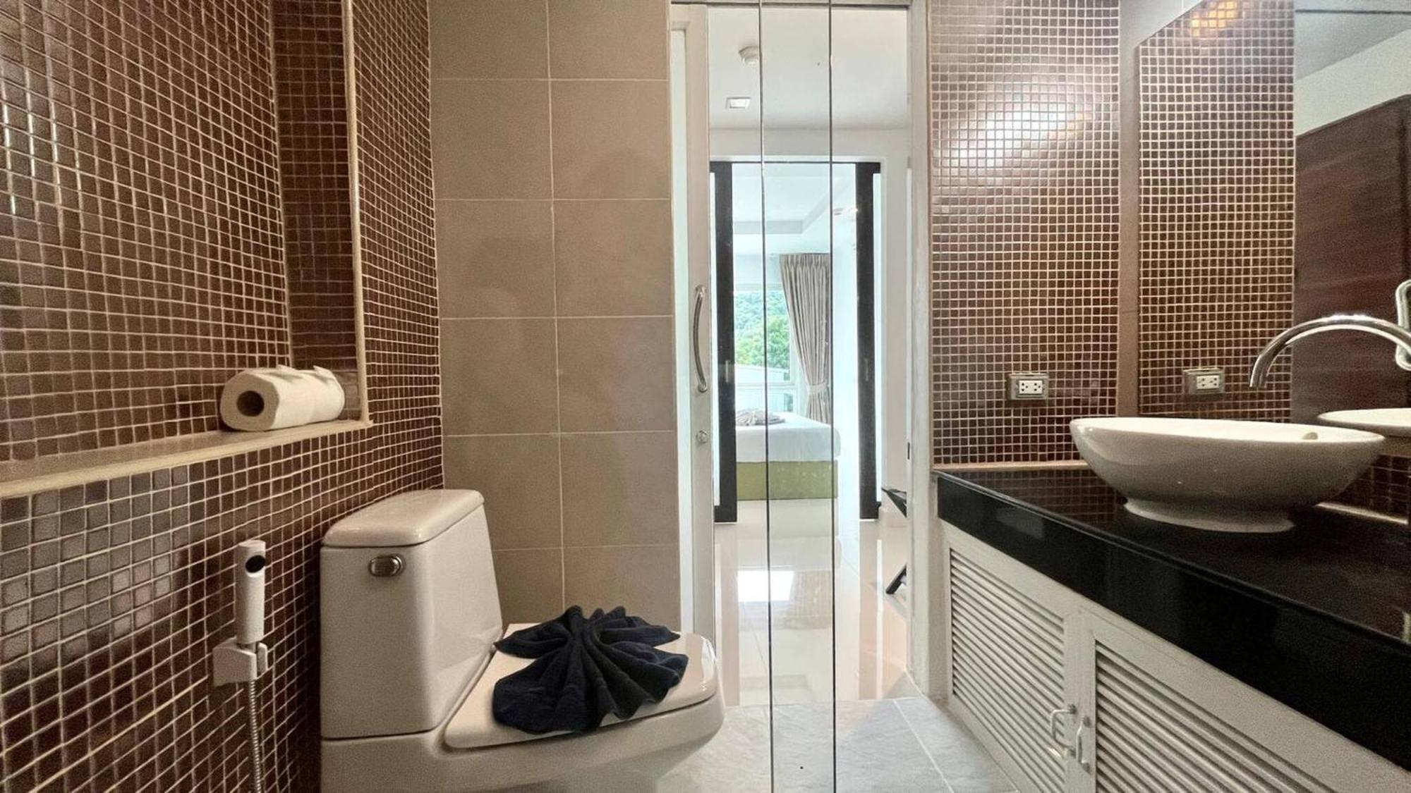 Large 1 Bedroom1 Bathroom 1 Km Walking To Apartment *