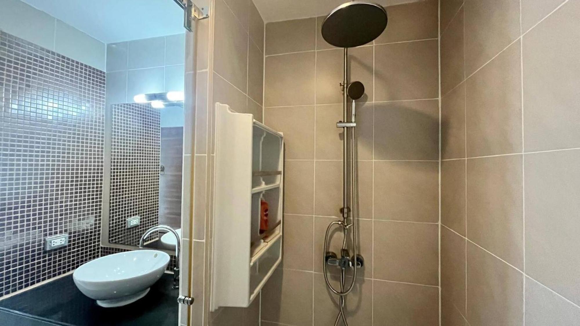 Large 1 Bedroom1 Bathroom 1 Km Walking To Apartment