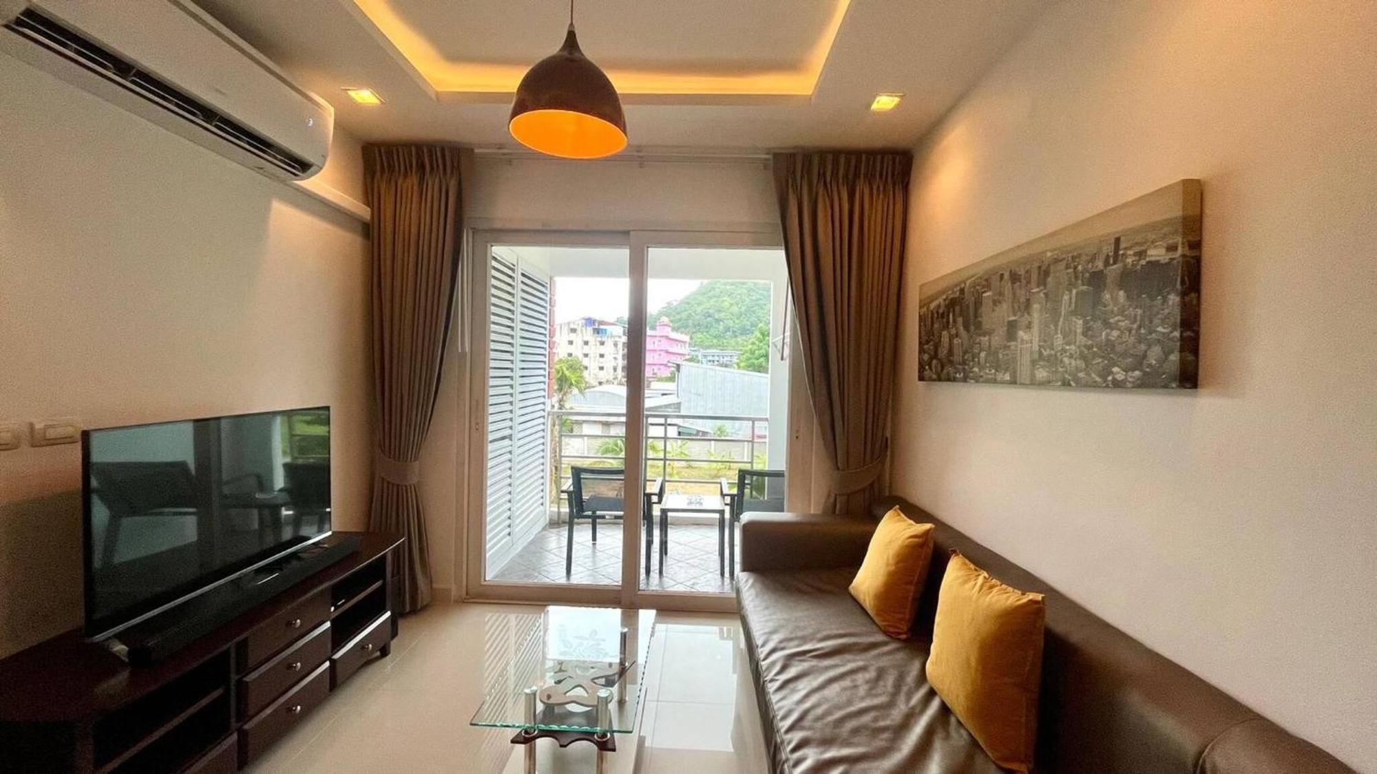 Large 1 Bedroom1 Bathroom 1 Km Walking To *