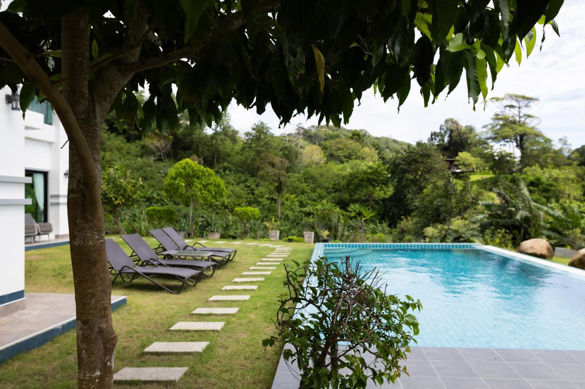 Horizon: Coastal Charm Villa