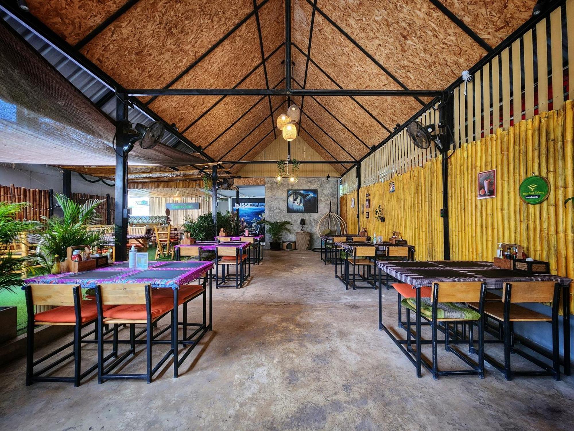 Bambus Restaurant, Bar & Hostel *