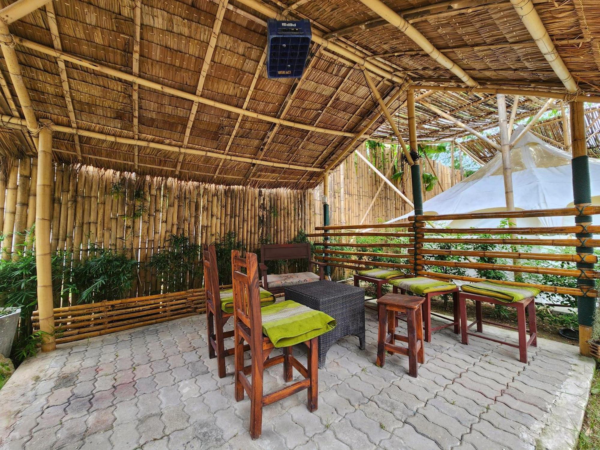 Hostel Bambus Restaurant, Bar &