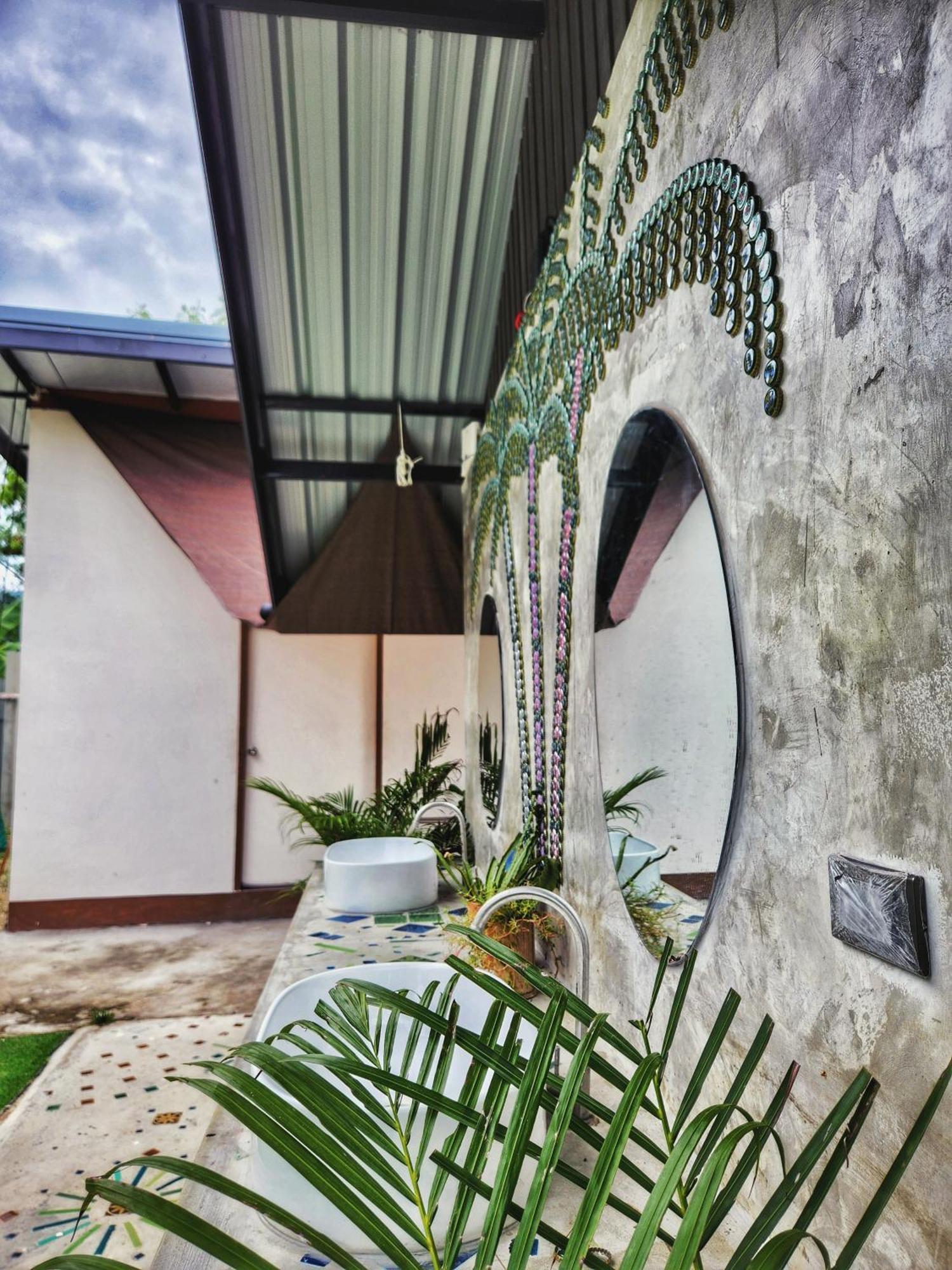 Bambus Restaurant, Bar & Hostel
