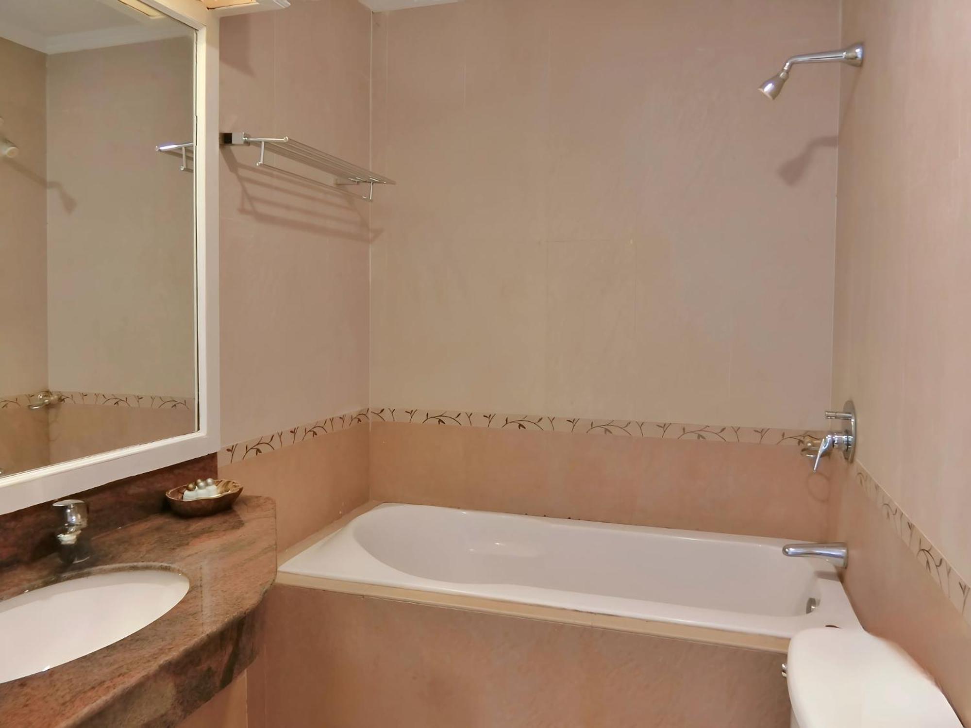 Sira Boutique - Newly Renovated 3* Patong
